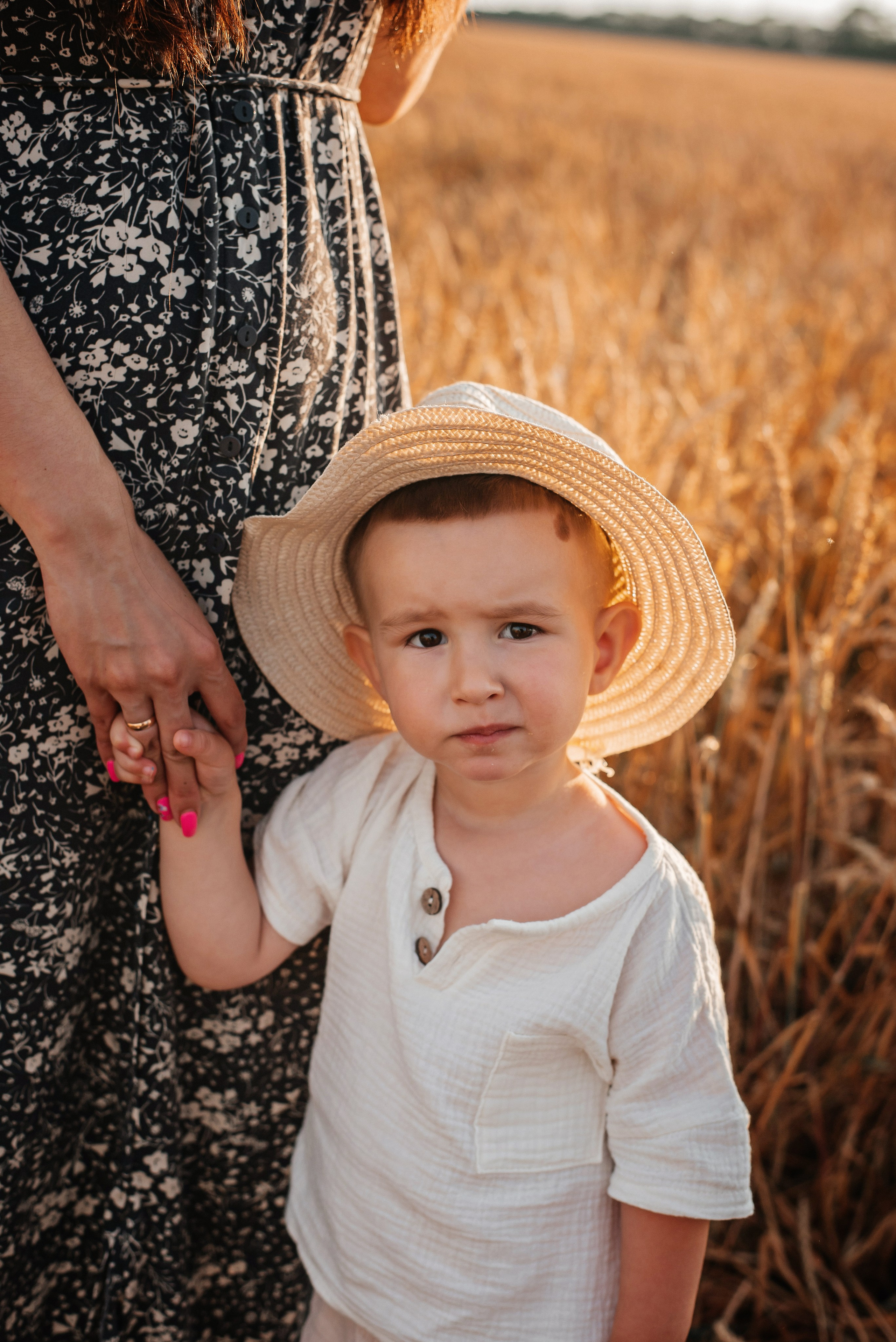 В поле на закате. Детский и семейный фотограф выпускной альбом Приморско-Ахтарск
