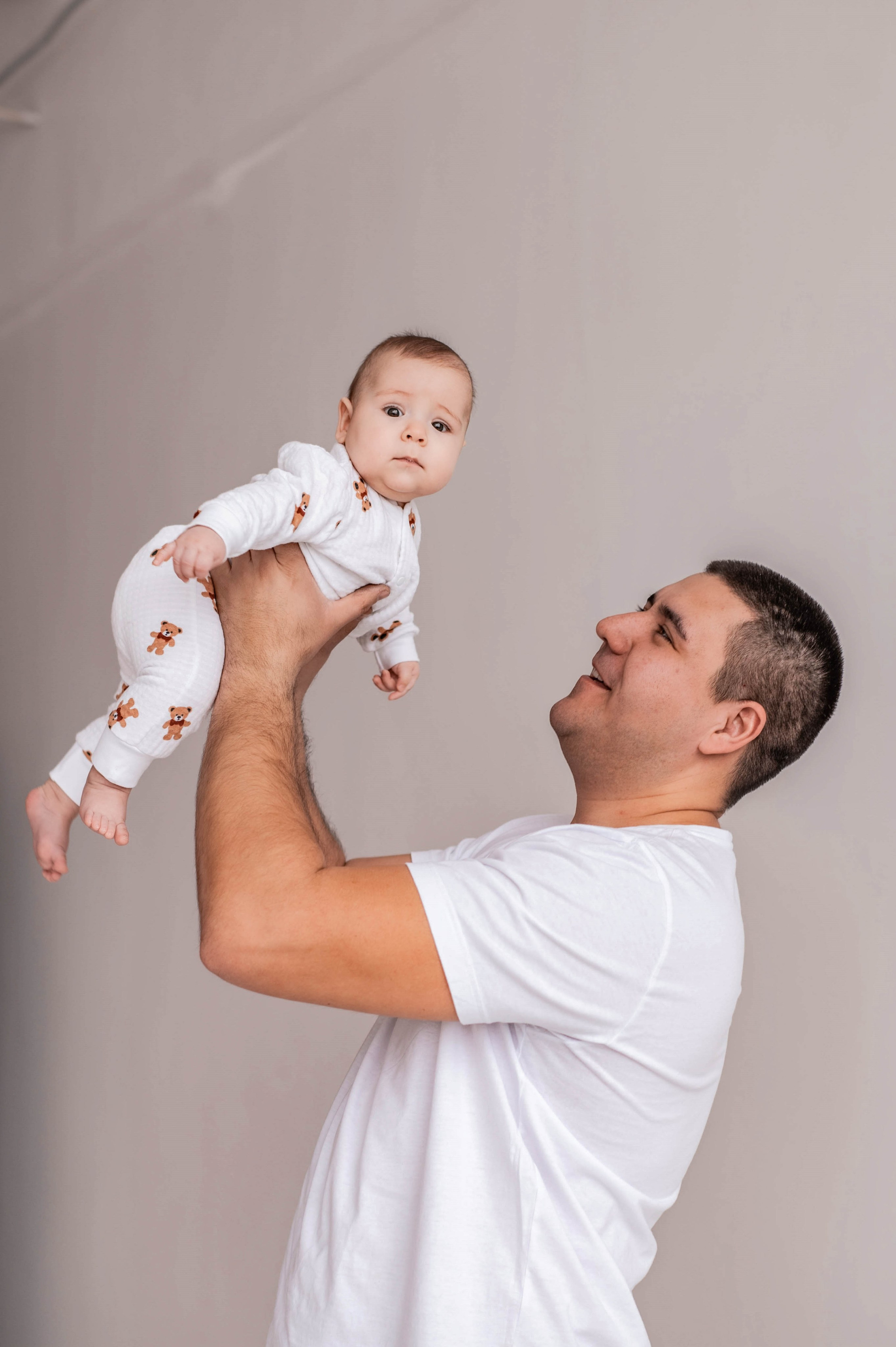 Алина и Кирилл с малышом. Семейный и свадебный фотограф в Абакане Юлия Су