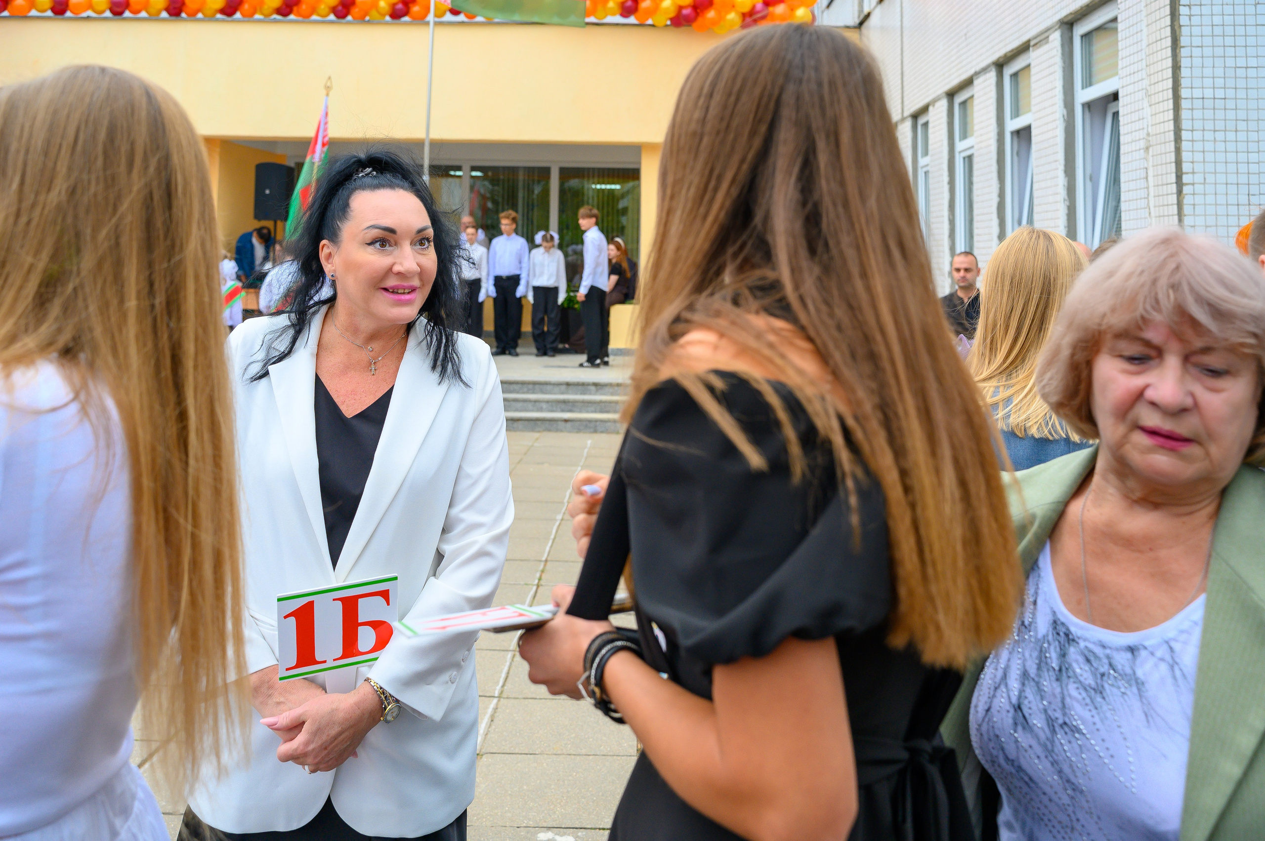 Вот звучит первый звонок, перед этим долгое приготовление к новому этапу в жизни, Яромир идет в школу. Фотоуслуги, услуги фотографа, фотографирование важных событий