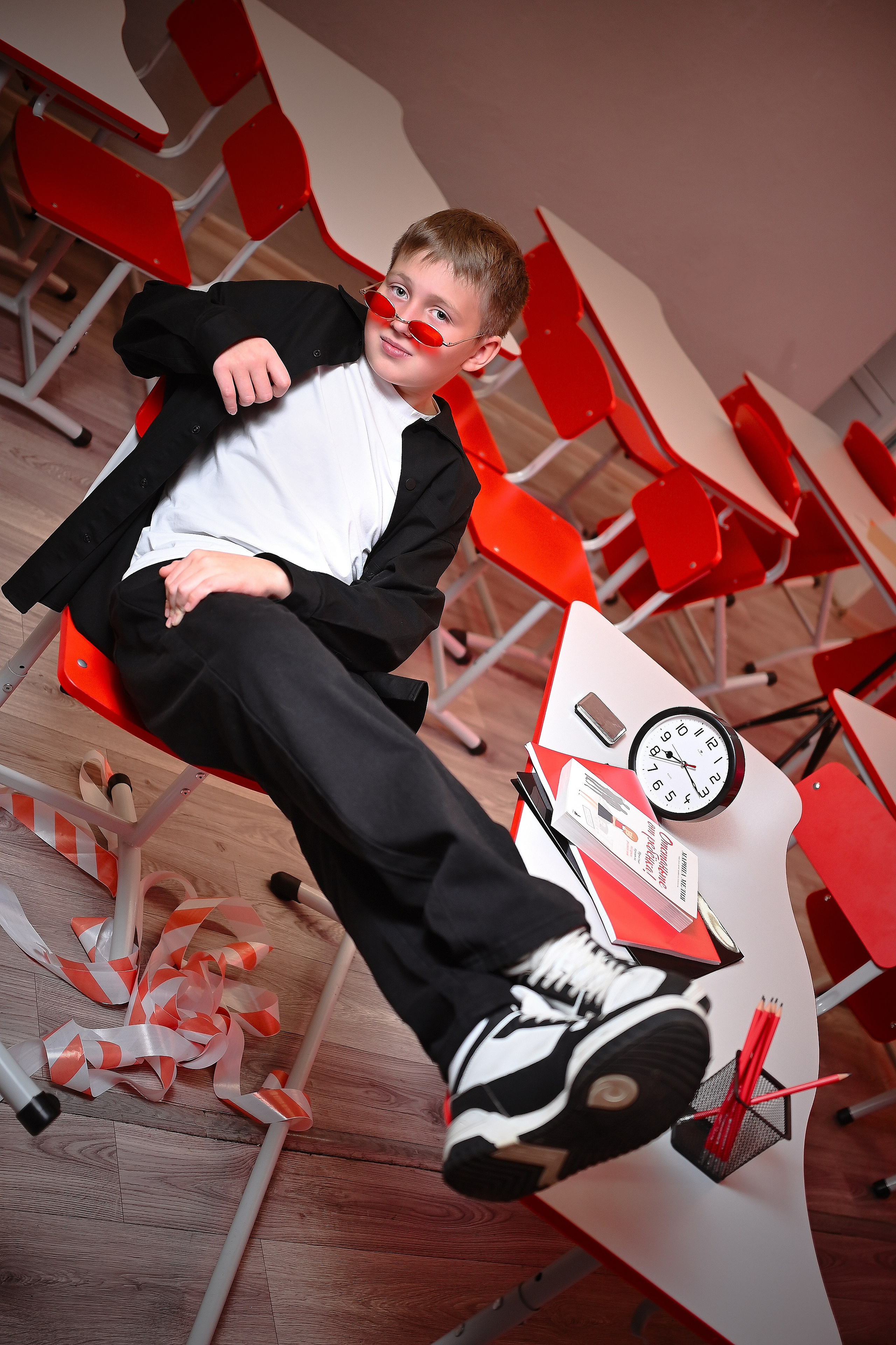 Фотосессия в школе. Выпускной альбом в 4 классе. Начальная школа, выпускной альбом 4 класса. Стильная школьная фотосессия. Фотосессия школьников в школе