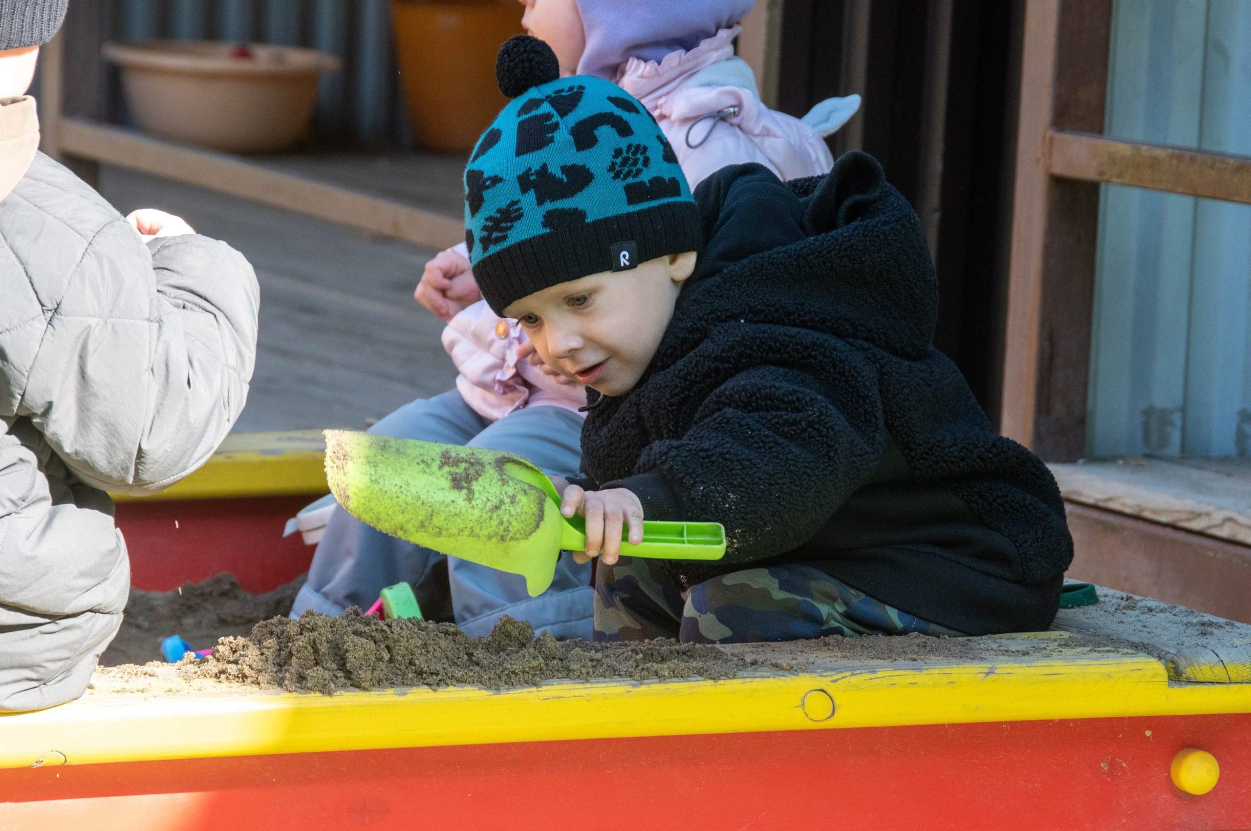 2023 г. День дошкольного работника и прогулка. Репортажный и детский фотограф в Новосибирске