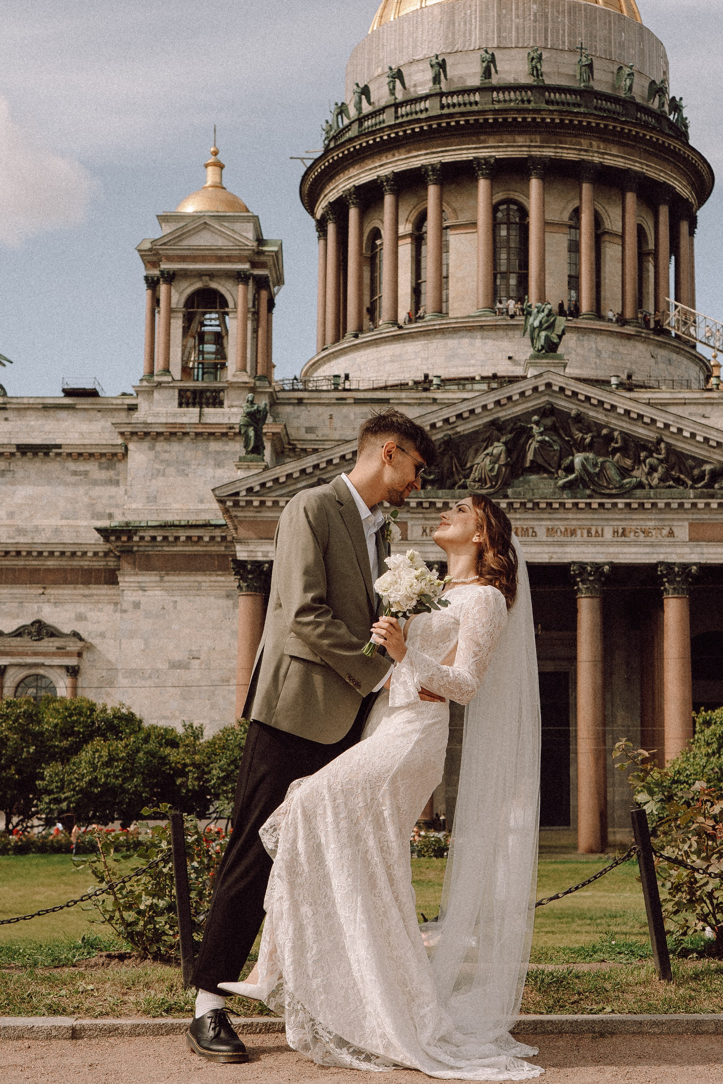 СВАДЕБНАЯ ПРОГУЛКА ВОЗЕ ИСАИКЕВСКОГО СОБОРА АСТОРИИ И ЗАКОНОДАЛЕТНОГО СОБРАНИЯ. Профессиональный фотограф, Санкт-Петербург — Виктория Богомолова