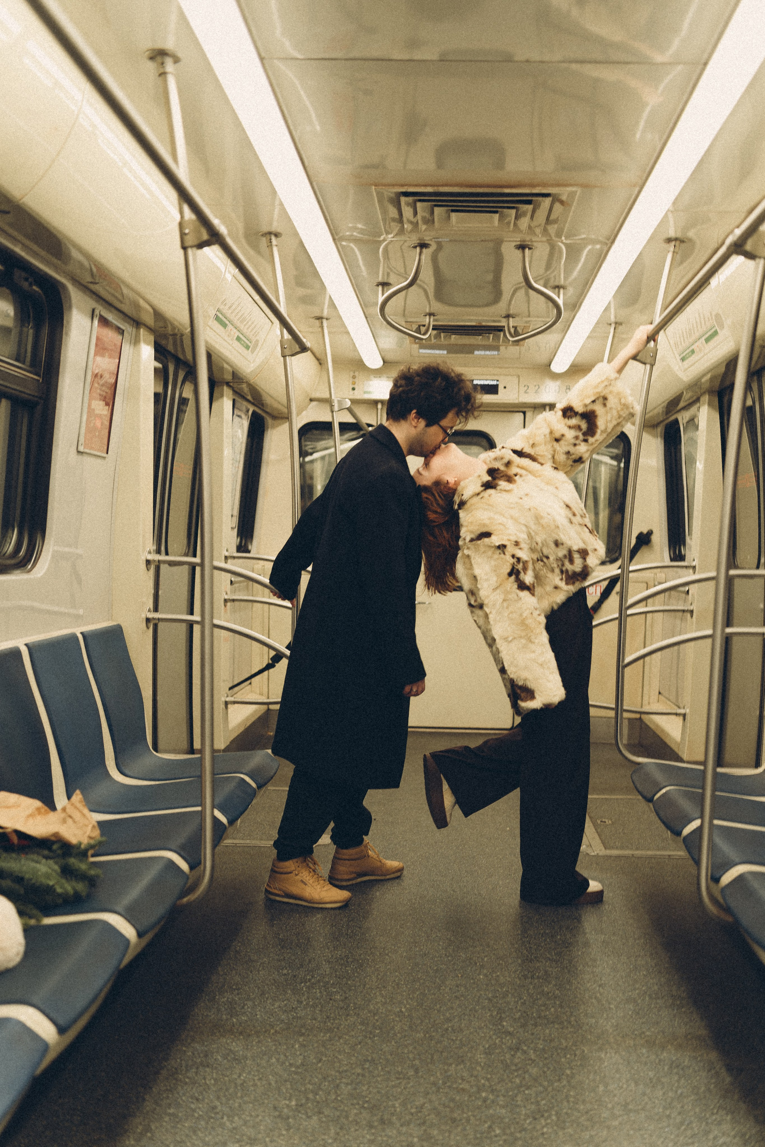 НОВОГОДНЯЯ ФОТОСЕСИИЯ ПАРЫ В МЕТРО ЛЮБОВЬ. Профессиональный фотограф, Санкт-Петербург — Виктория Богомолова