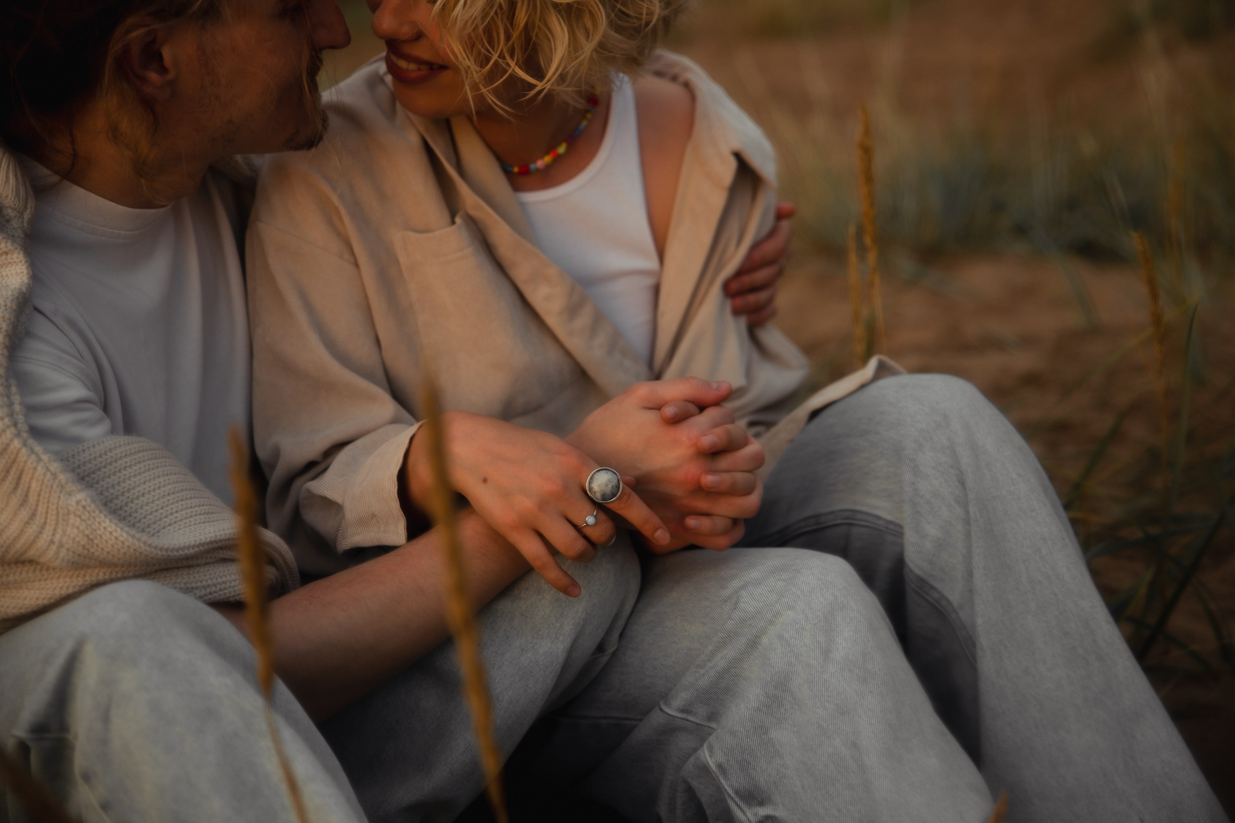 Помещается под рёбрами слева. Свадебный фотограф Питер СПБ Индивидуальные, парные, свадебные съёмки