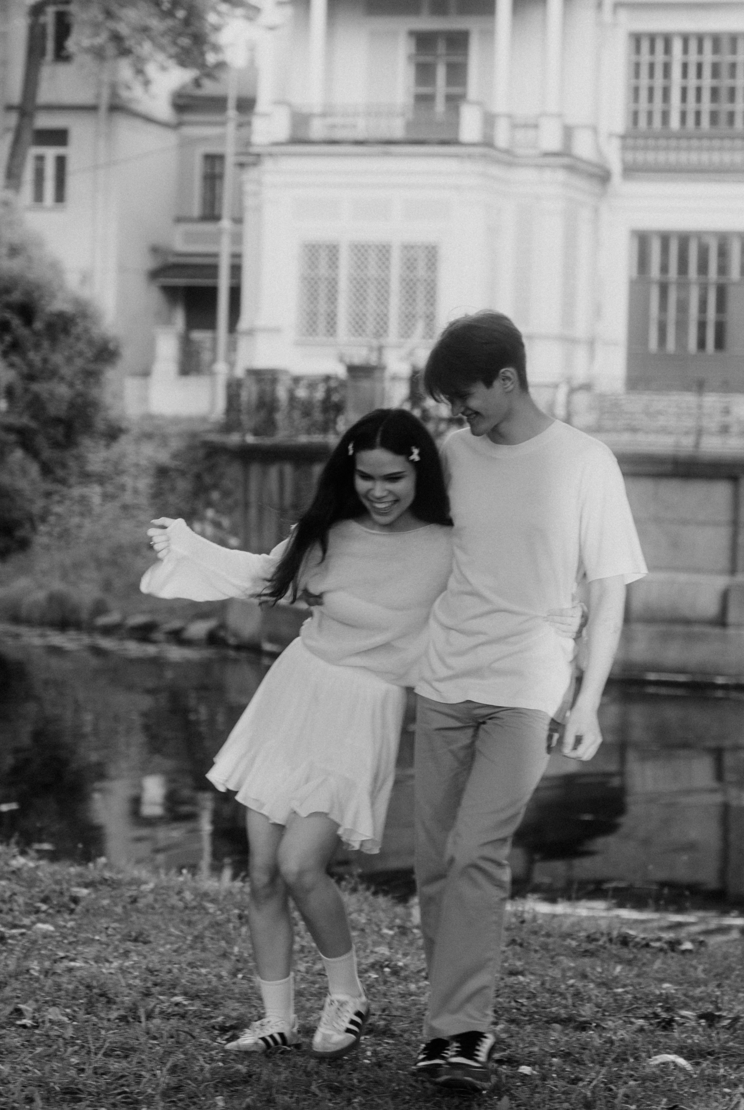 Фотосессия лавстори в Санкт-Петербурге. Лопухинский сад.