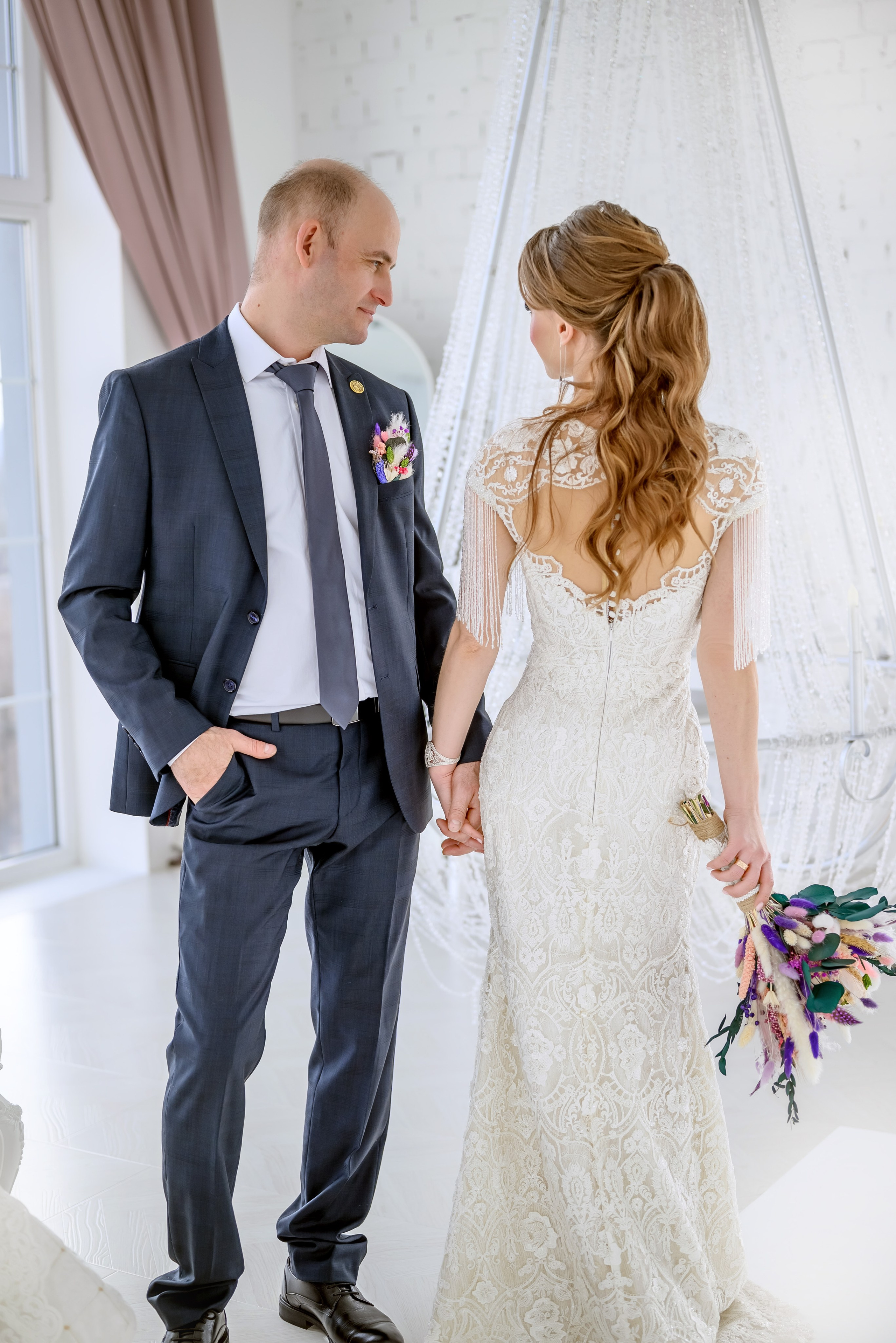 Свадебная фотосессия в залах фотостудии Аврора. Юлия Басня семейный и свадебный фотограф в Донецке