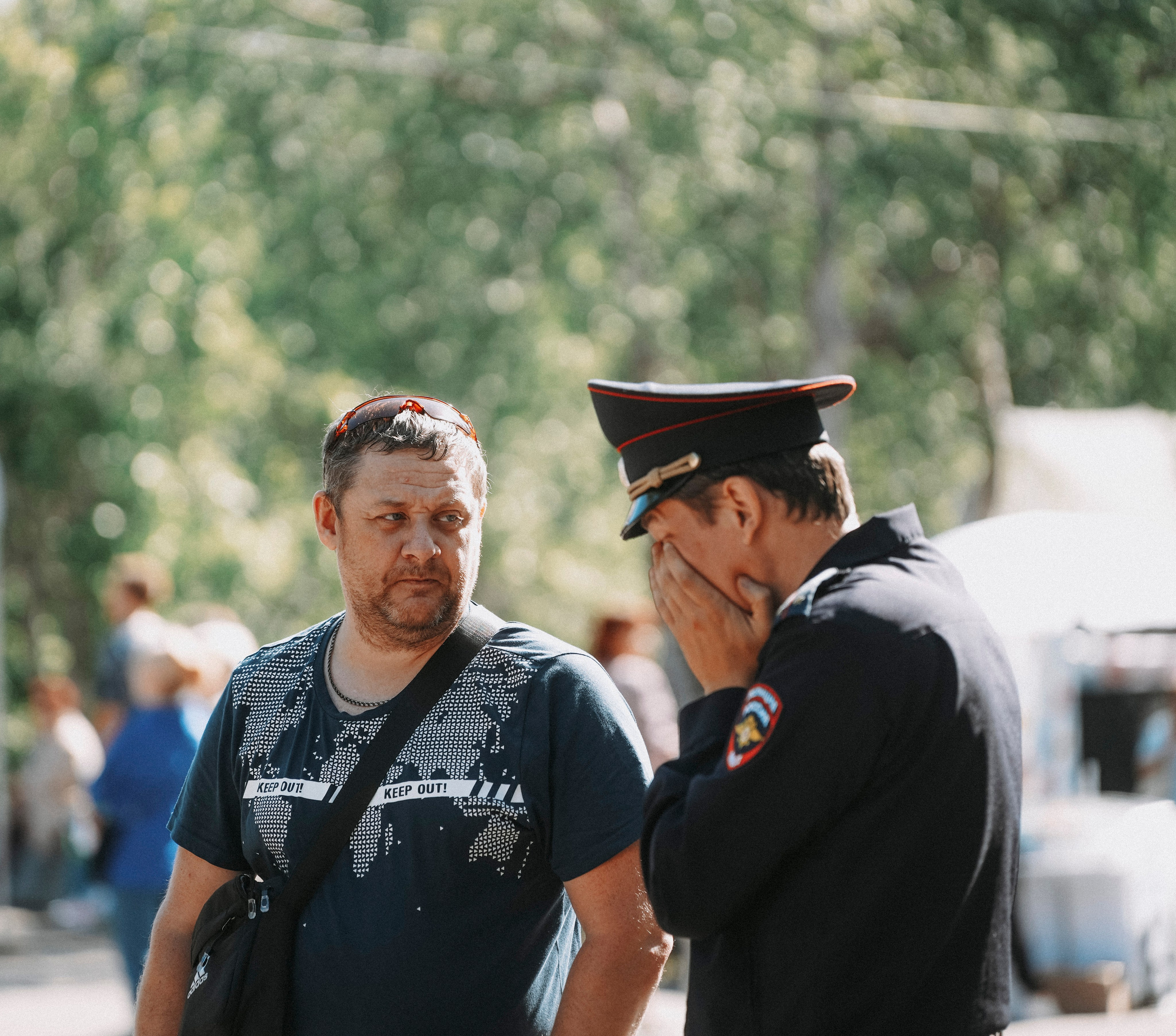 ОХРАНА. Стрит-фотография, полная абсурда, идиотизма и красоты