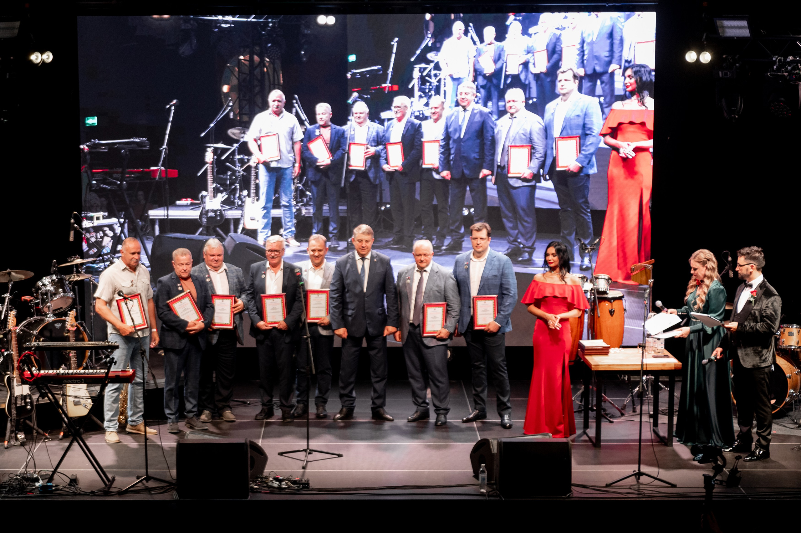 20 лет Дятьково мебель. Свадебный, семейный и репортажный фотограф. Брянск. Эльвира Голенкова