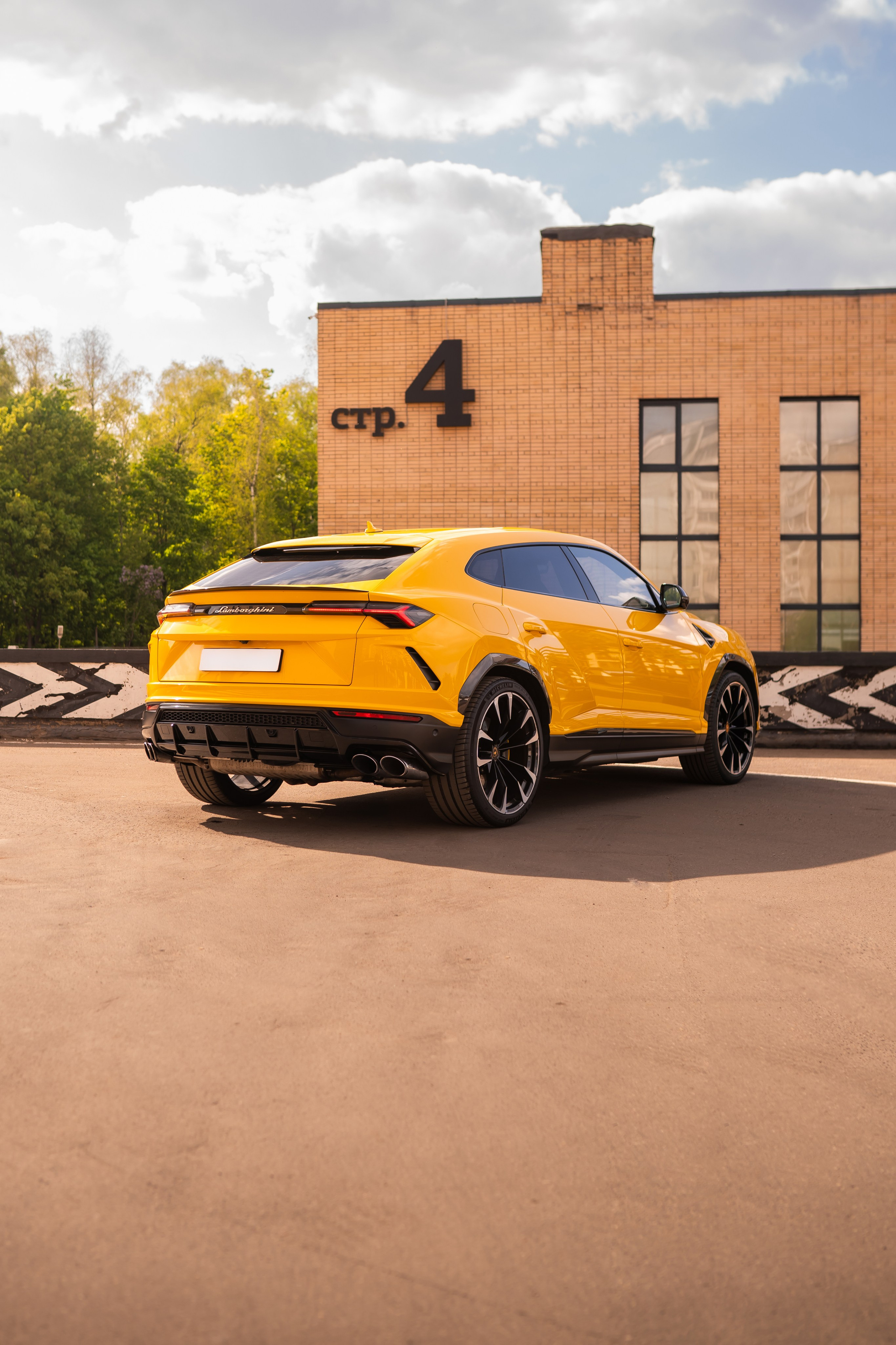 Lamborghini Urus. Mirllaev