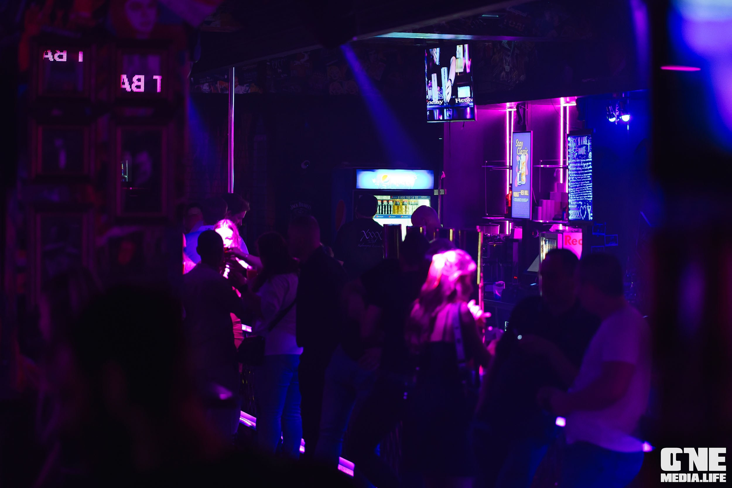 Фоторепортаж из бара XxxX. One Media Life: фоторепортажи, фотоотчеты с мероприятий и заведений