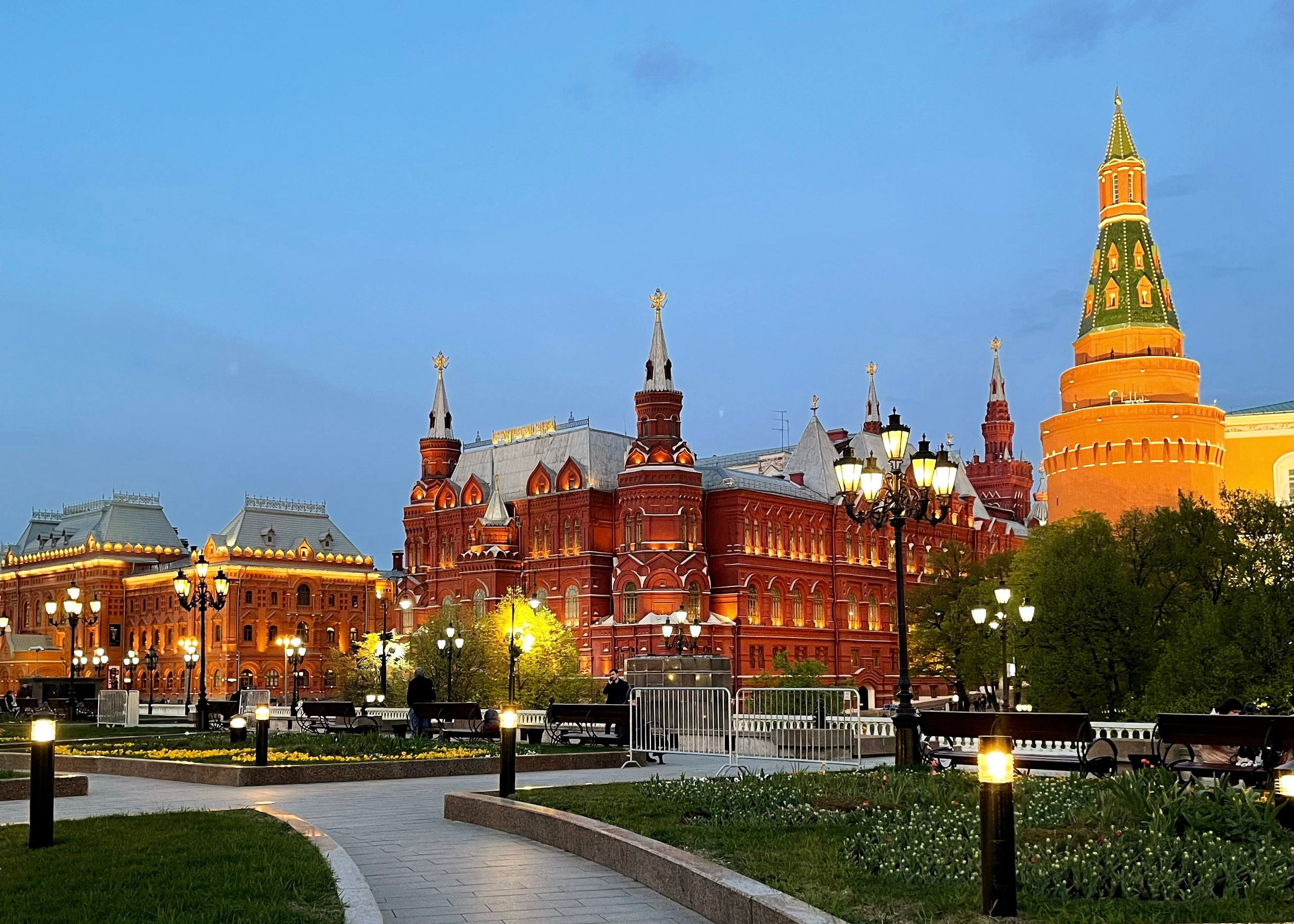 Вокруг Кремля. Экскурсовод по Москве Беляева Валентина