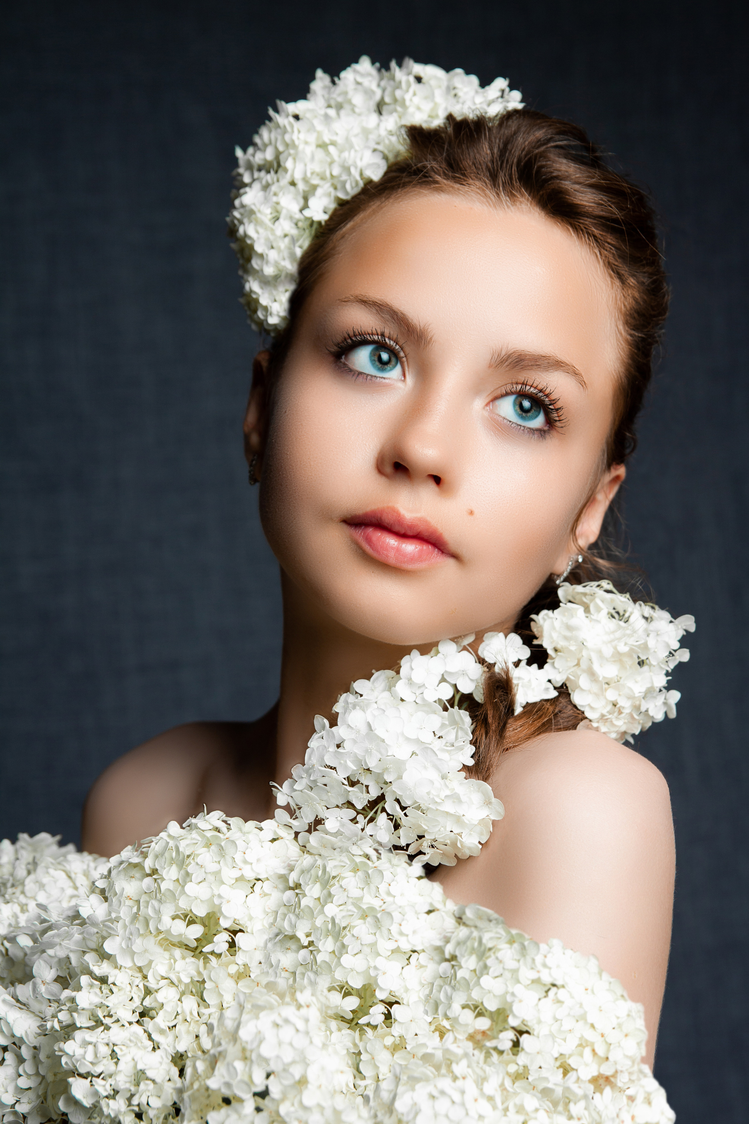 Диана. Нежный портрет для молоденькой девушки в цветах. Семейный и Персональный фотограф в Пензе