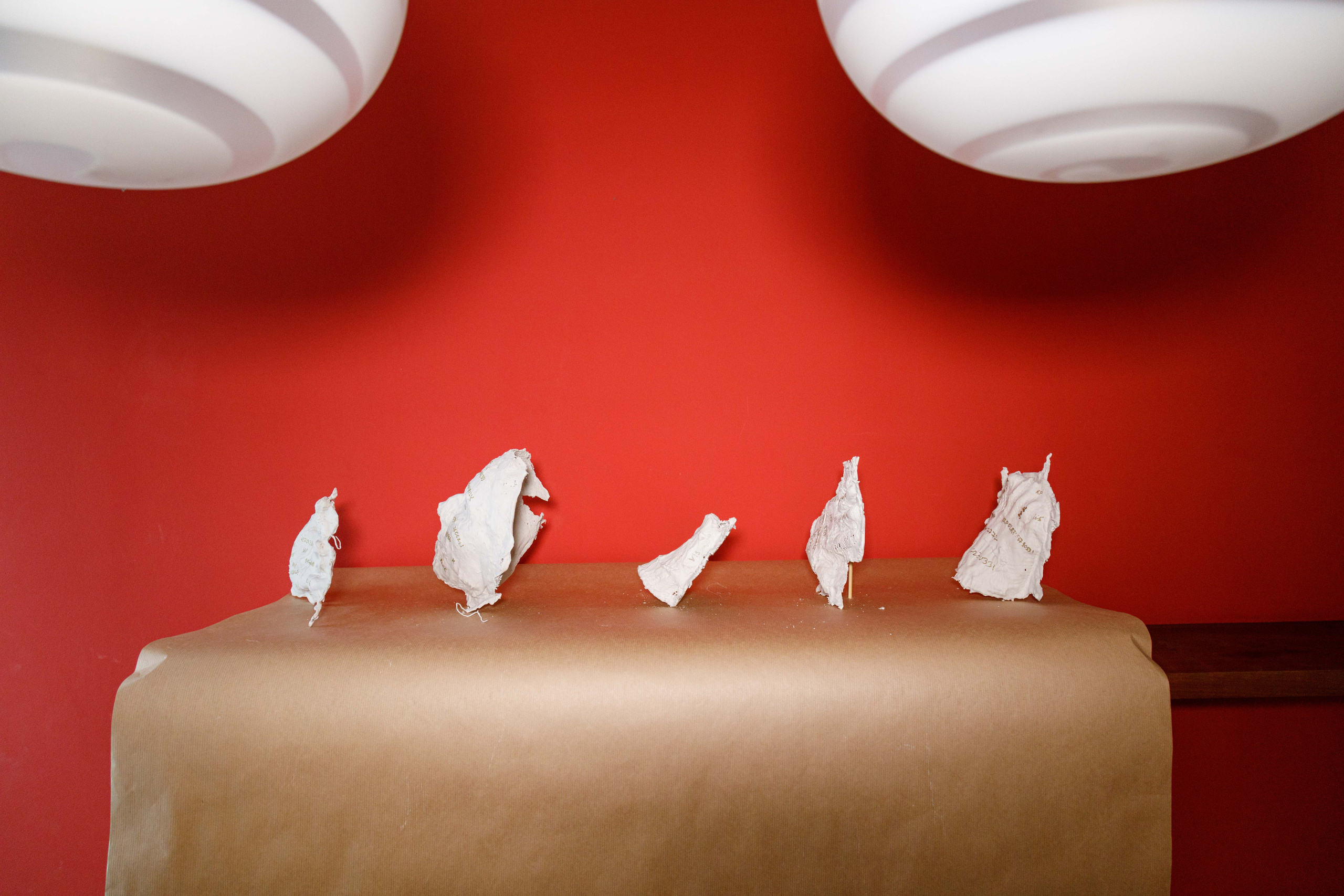 Sculpture Piece of paper. Photographer, Documentary and Art