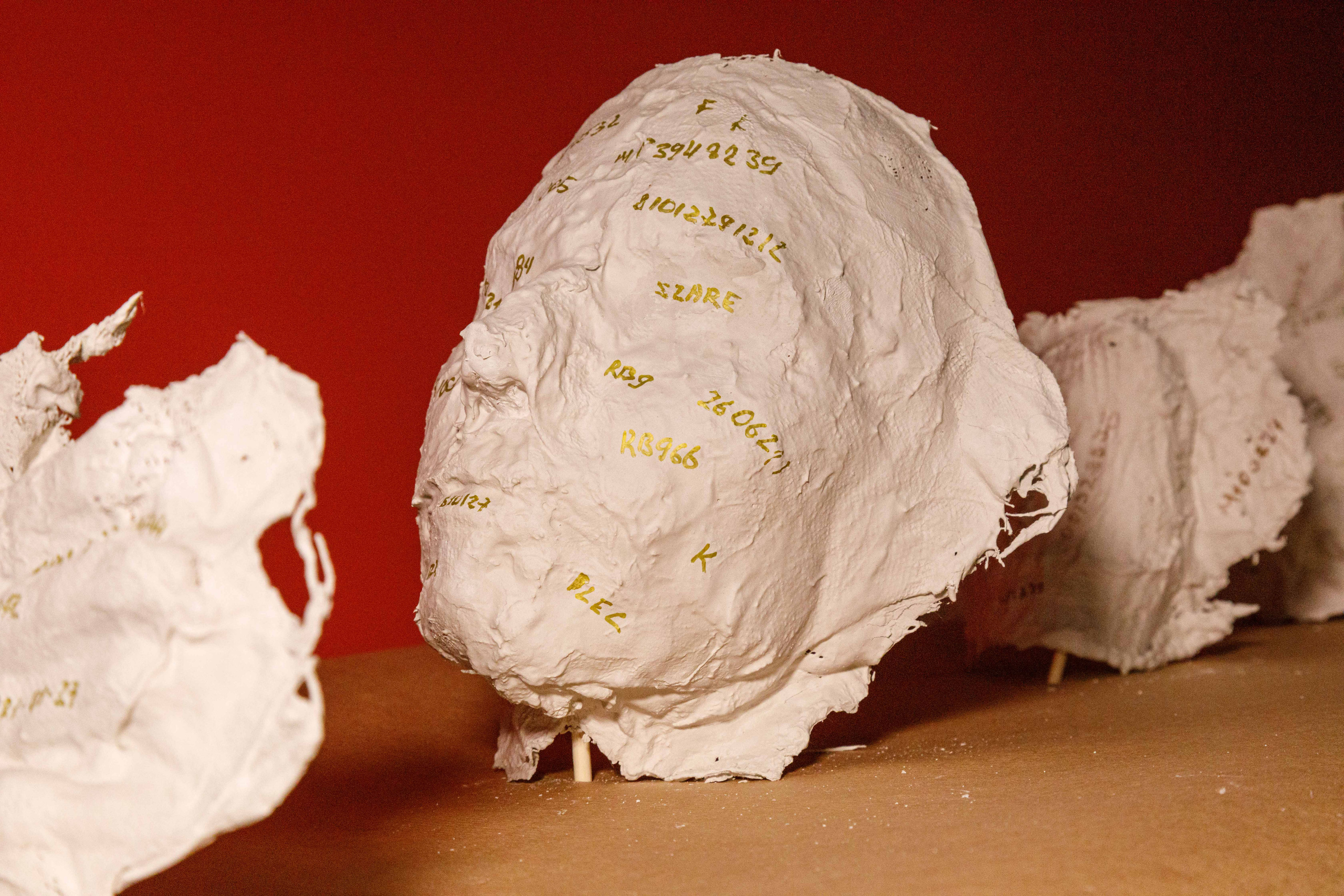 Sculpture Piece of paper. Photographer, Documentary and Art