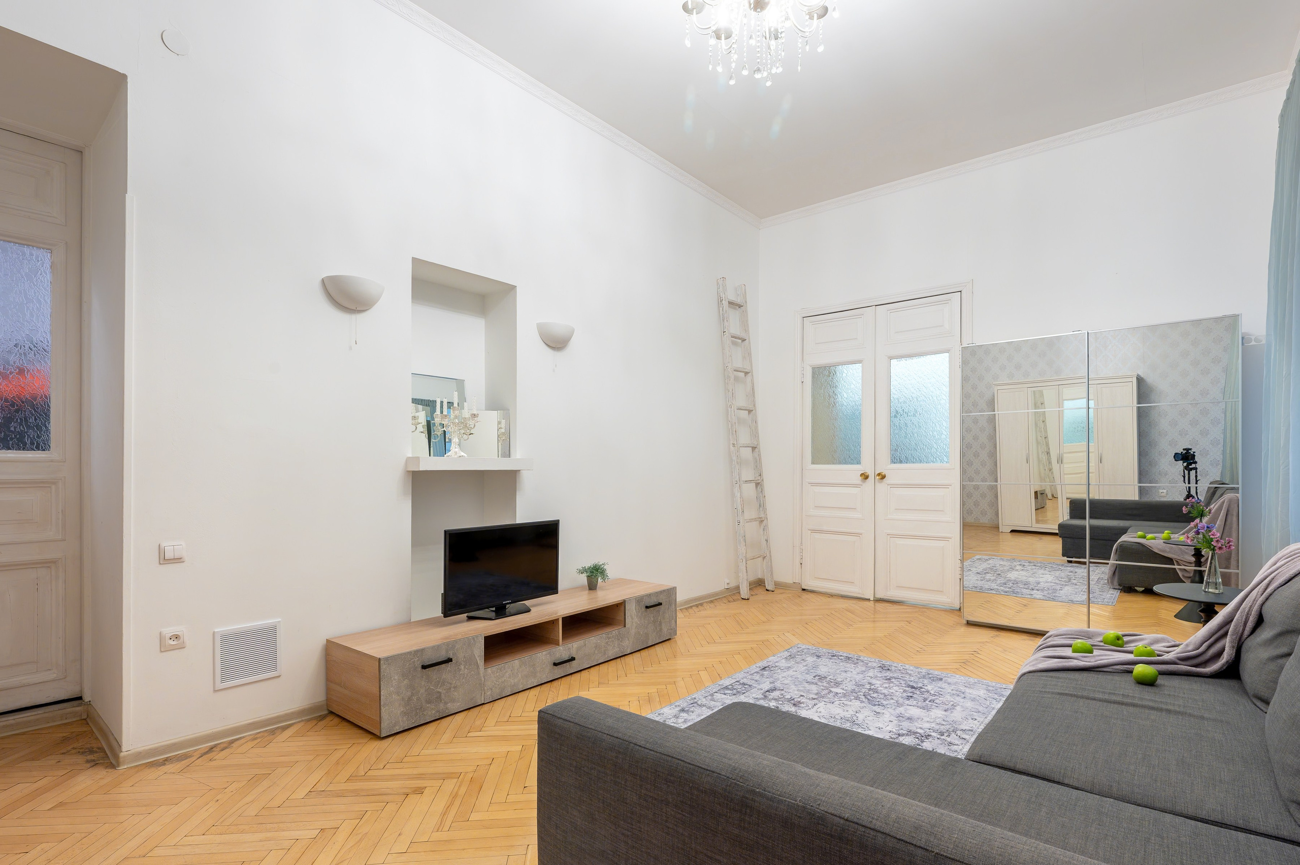 Квартира под аренду Невский 45. Интерьерный фотограф. Фото- видеосъемка недвижимости Санкт-Петербург