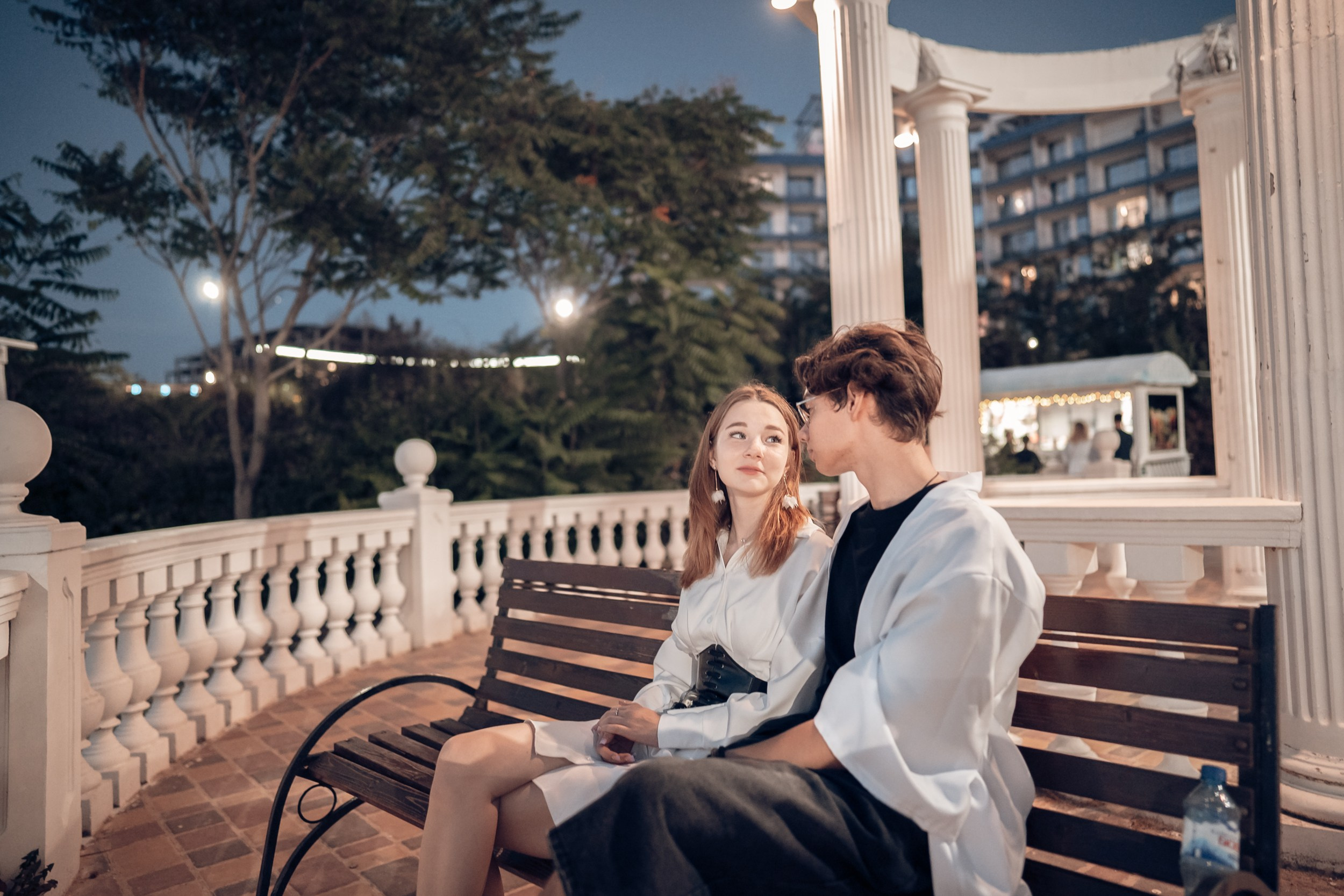 Романтическая фотоистория на закате пляжа Аквамарин. Церковный фотограф Севастополь