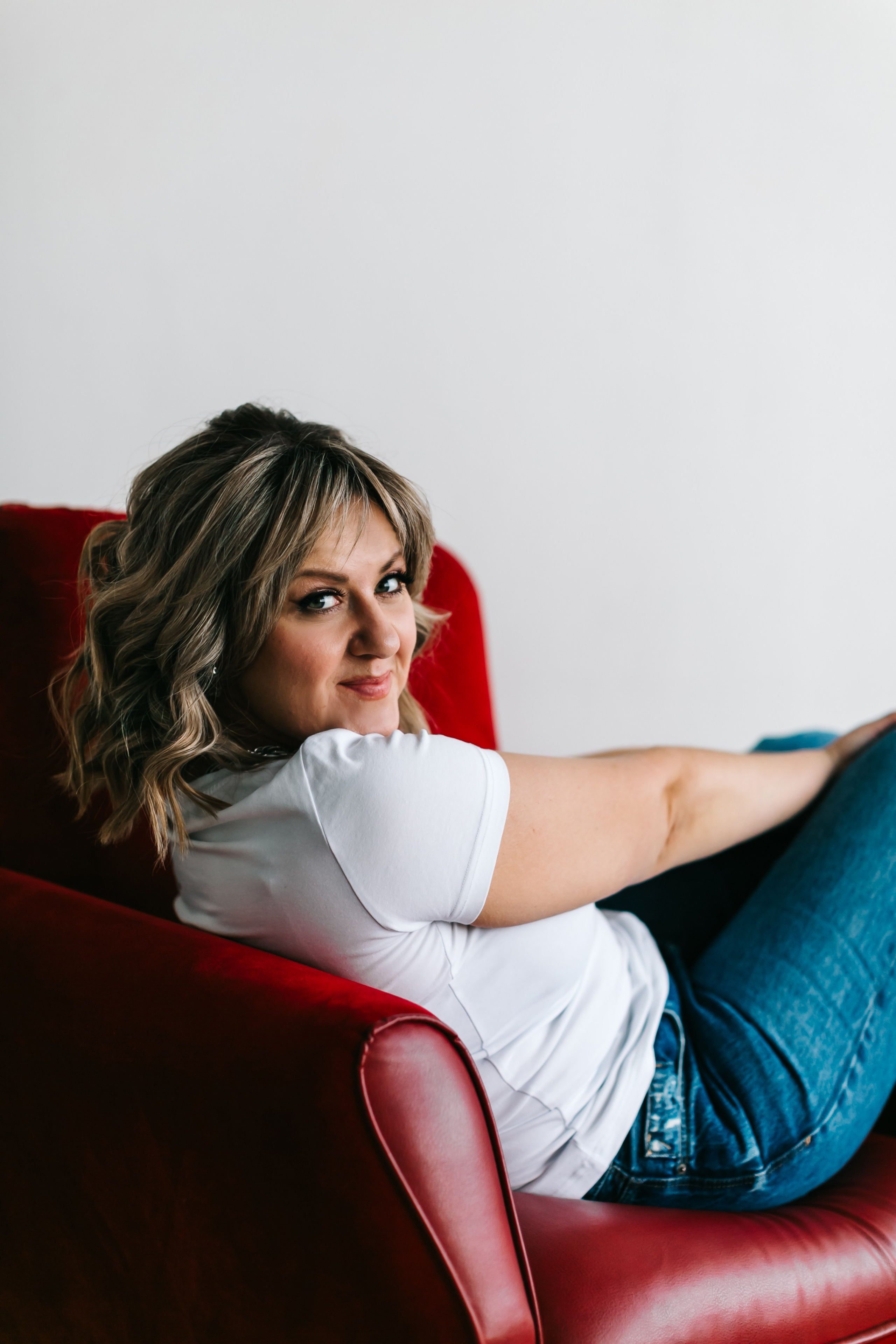 алёна малахова фотограф новосибирск семейный детский домашняя фотосессия в новосибирске день рождения репортажная съёмка фотосессия с лошадьми на конюшне деревня алтай  на природе фотосессия в детском саду мама и сын предложение руки и сердца идея  помолвка фотосессия берег закат детский день рождения годик торт аниматор лофт игровая продолжение следует prodoljenie_sleduet_  корпоратив тимбилдинг первоклашка линейка  контент  бизнес портрет оперный новат франция берет весна девушка