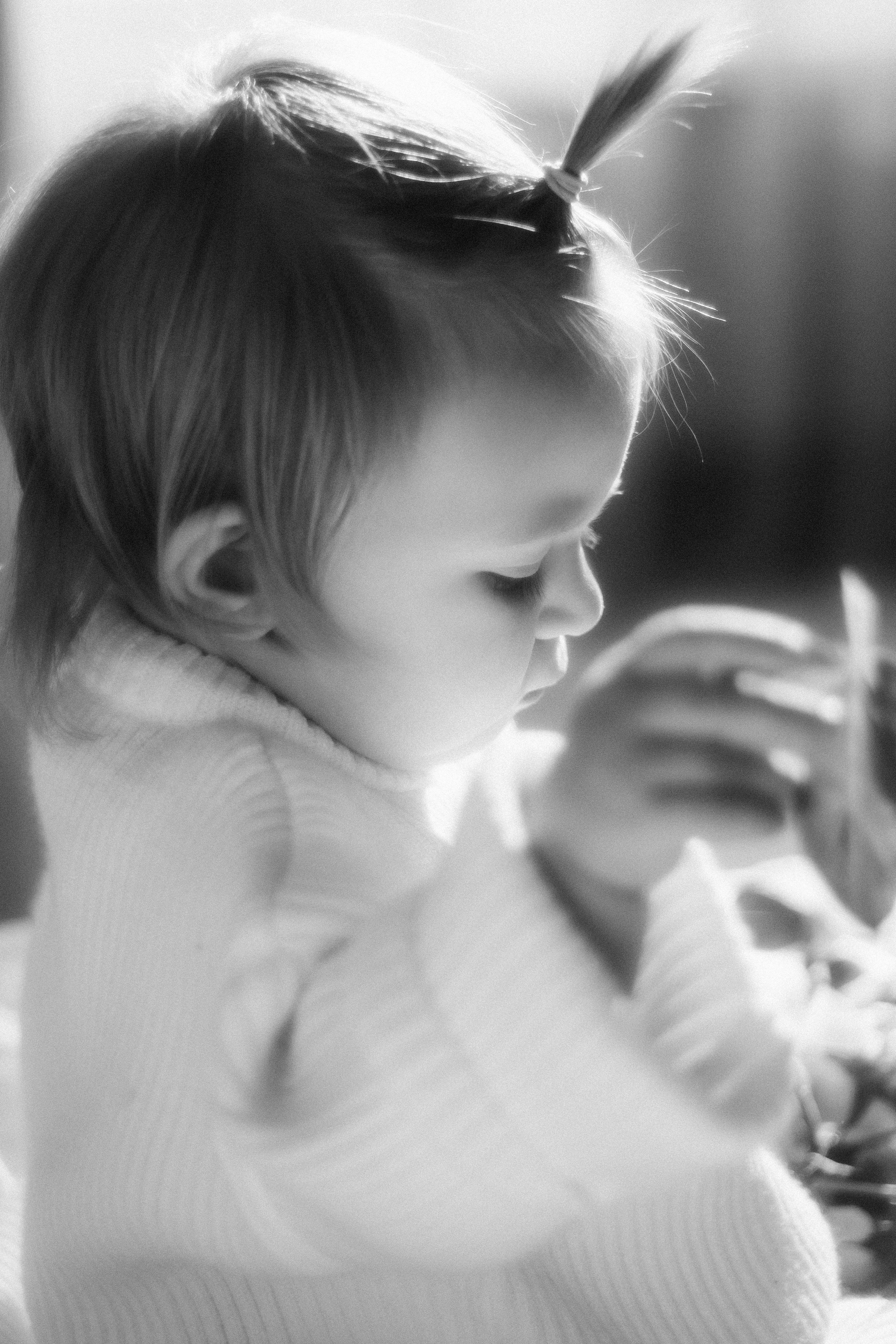 Маленькая София в цветах и лучах декабрьского солнышка. Фотограф в Крыму | Виктория Нотевская