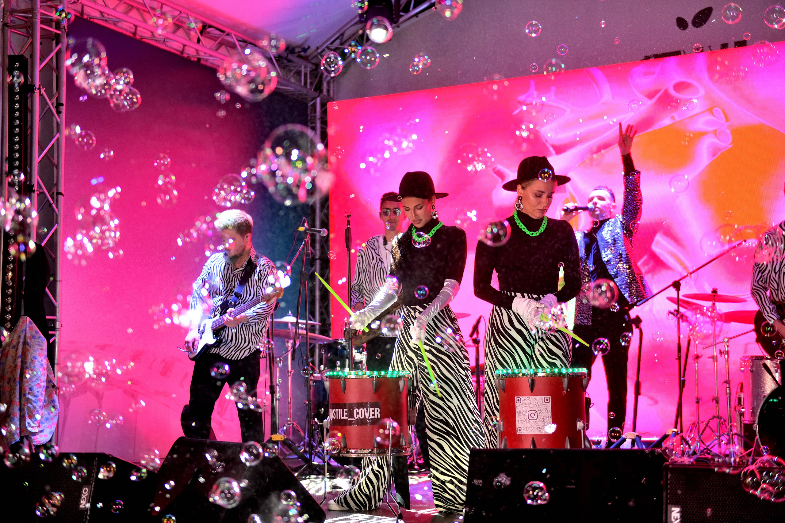 "Мыльные пузыри , как шоу на концерте".