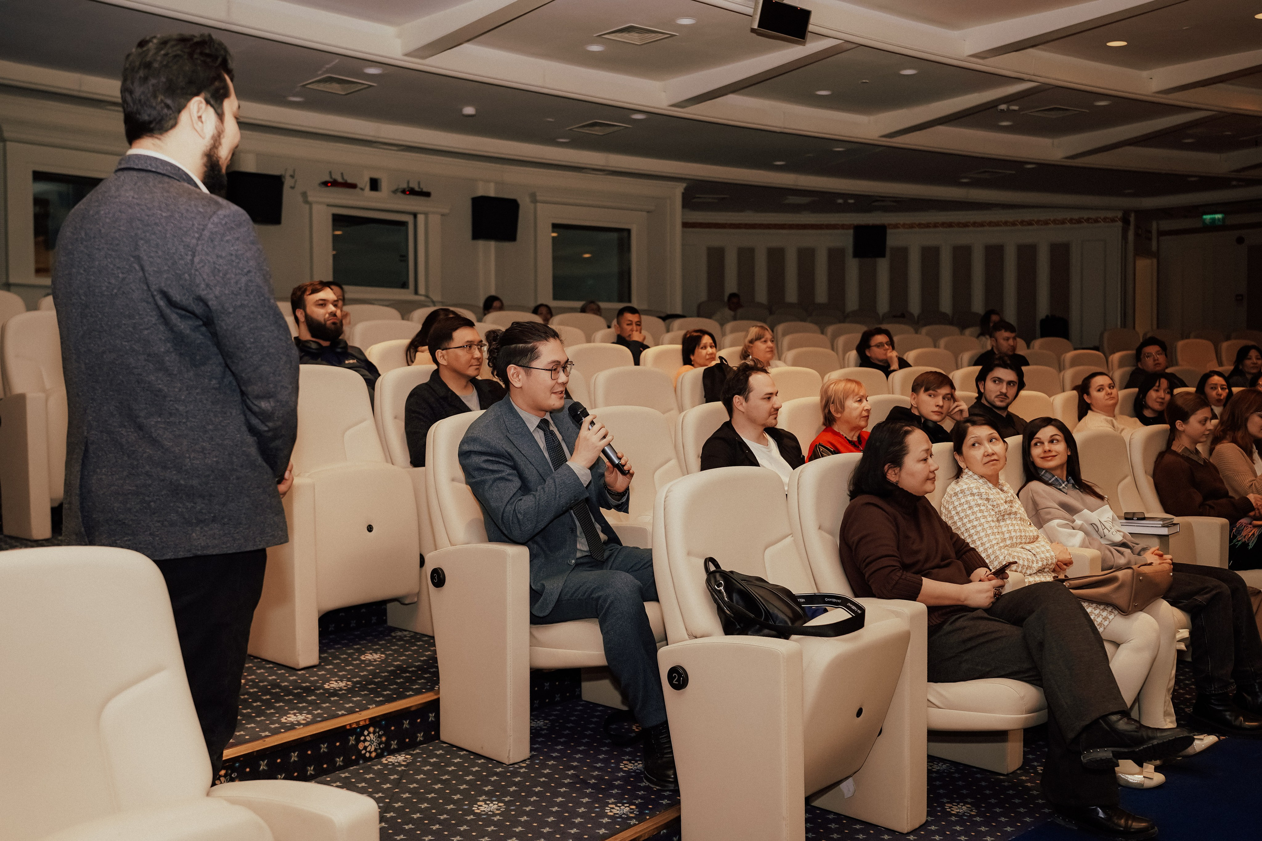 Казахстанские страницы (презентация книг). Крис Богомазова