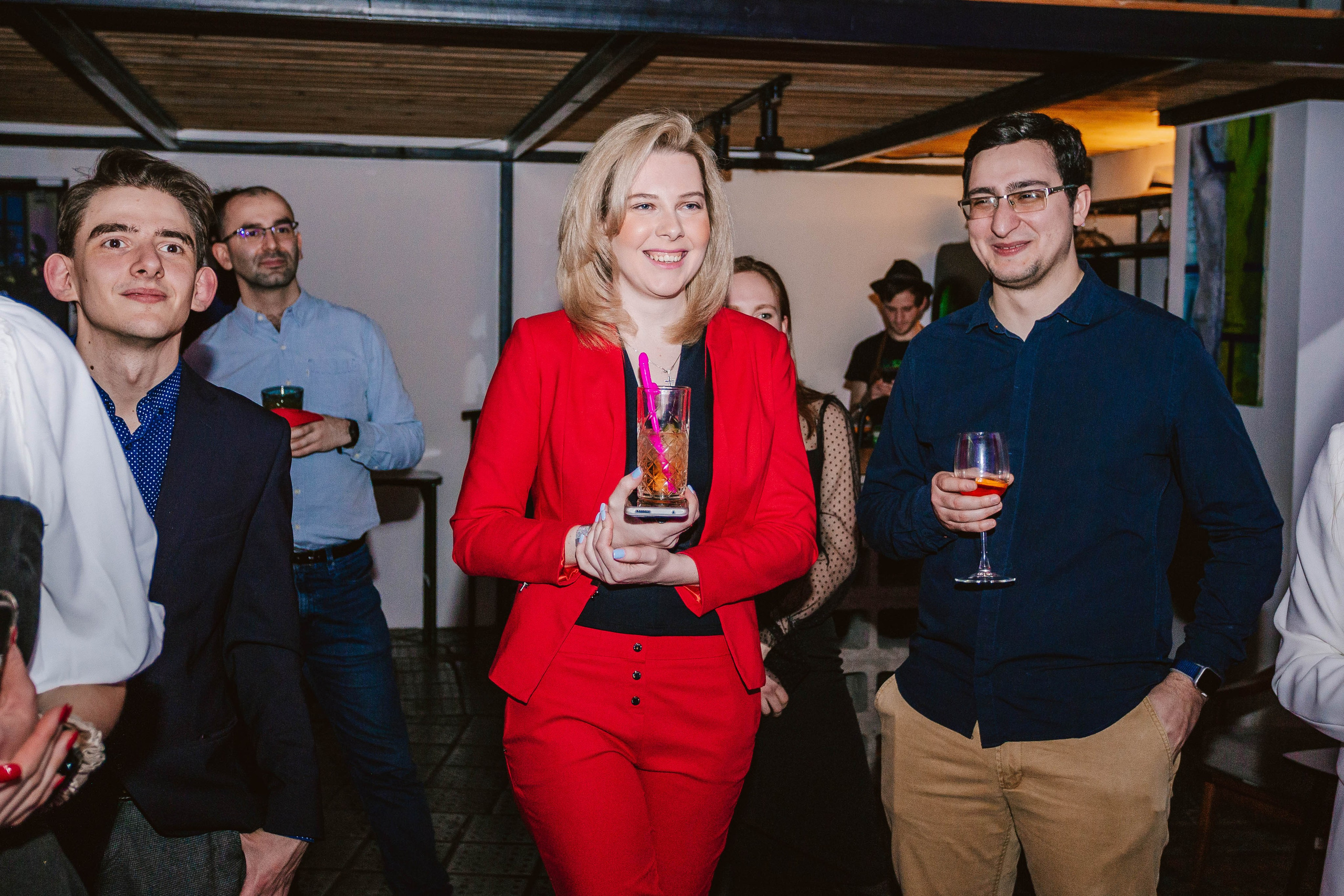 МЕНЯ ПОВСЮДУ ОКРУЖАЕШЬ ТЫ