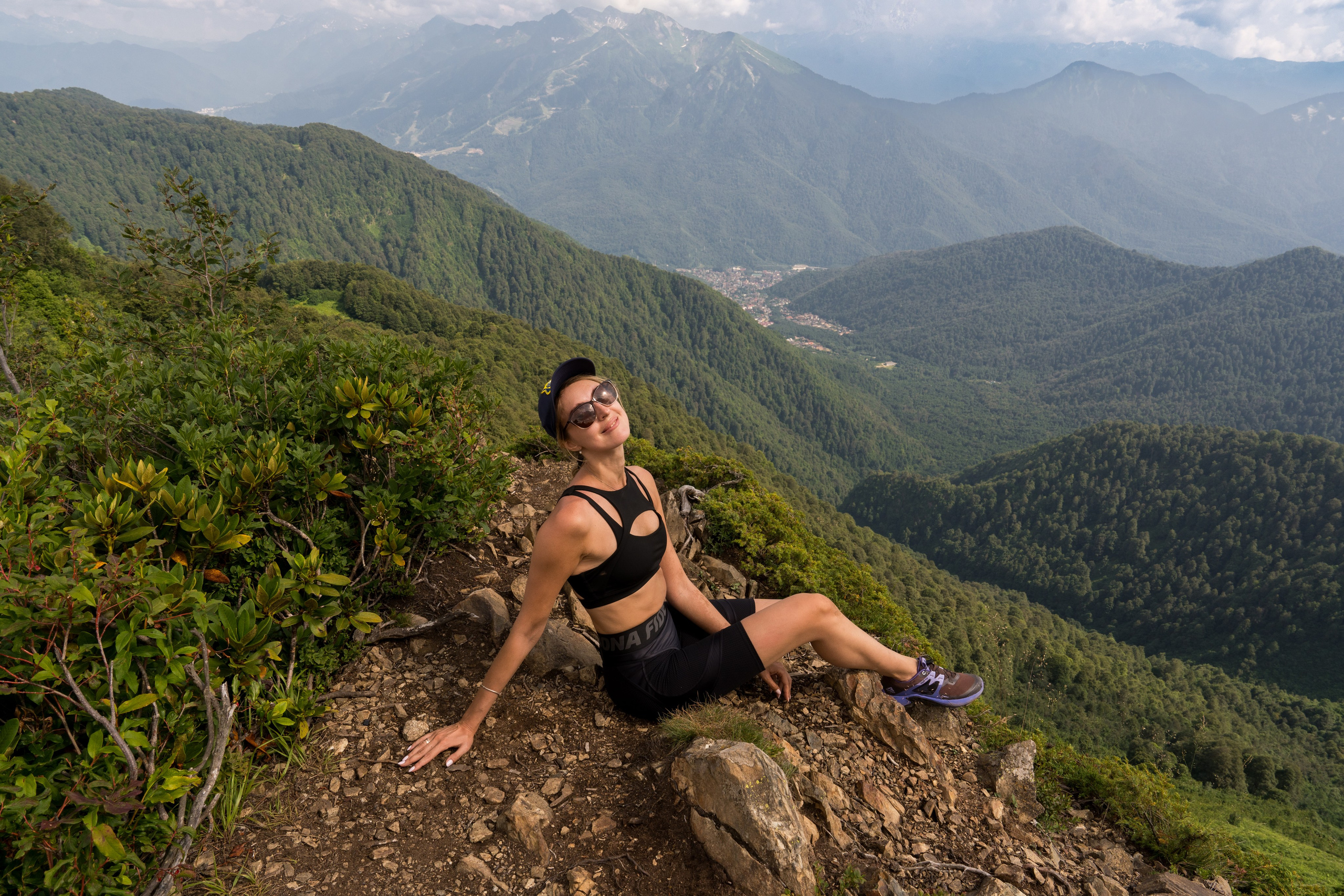MICE мероприятие для компании «Доставка морем»: хайкинг к Ачипсинским водопадам. Репортажный фотограф в Красной Поляне и Сочи Павлюченко Екатерина