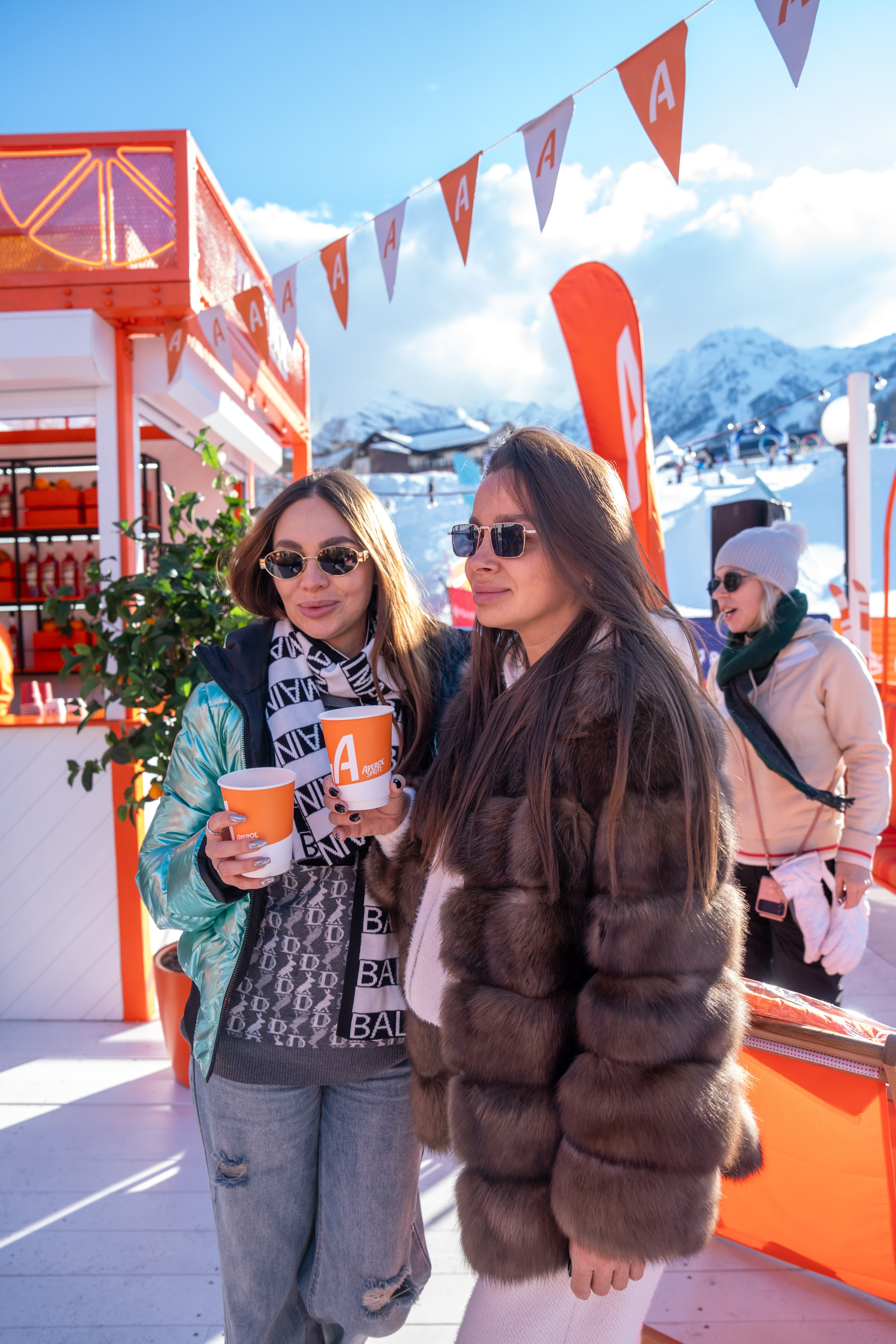 Фотоотчет партнерской интеграции Aperol Spritz на Роза Фест 2025. Репортажный фотограф в Красной Поляне и Сочи Павлюченко Екатерина