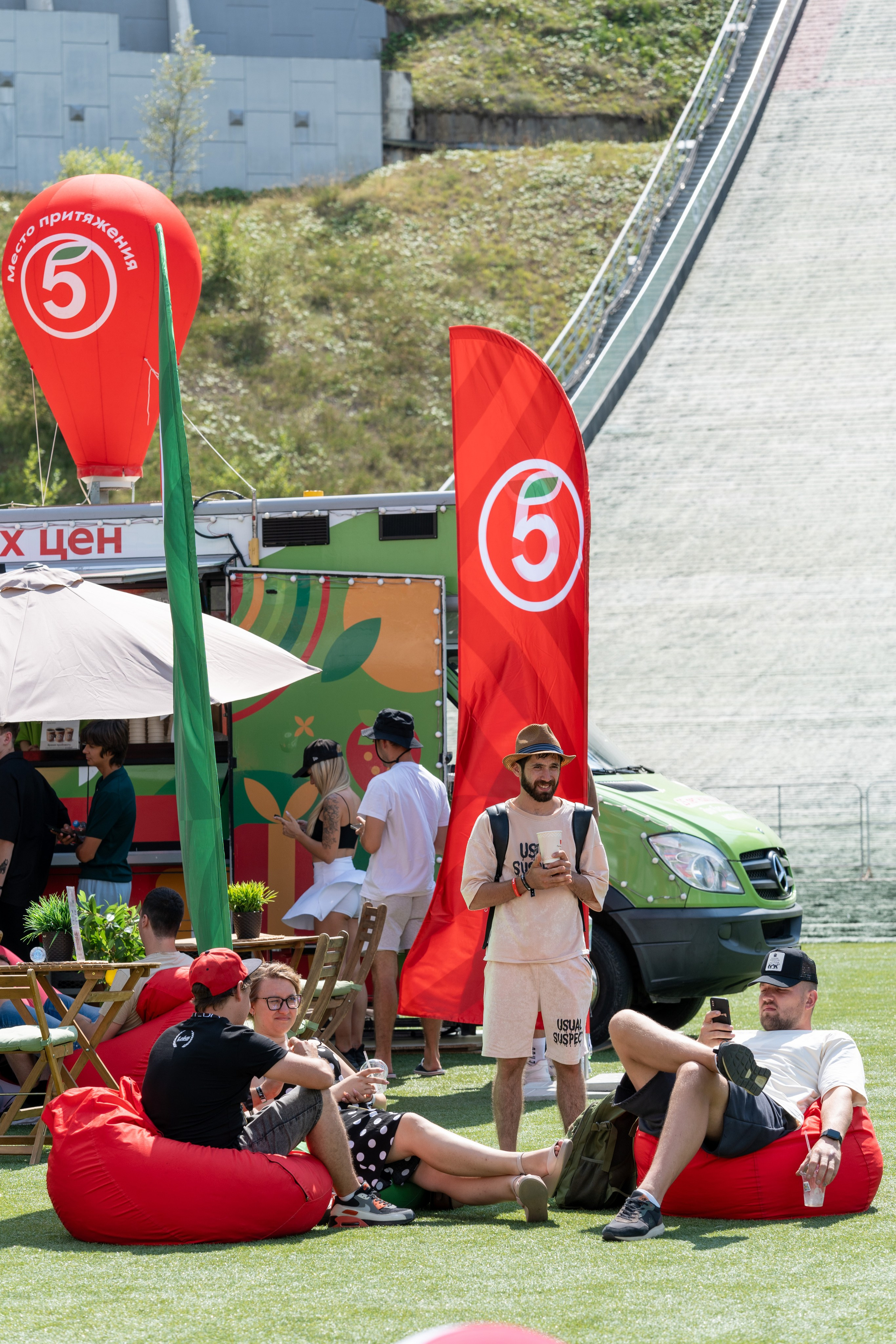 Фотоотчет партнеской интеграции для сети «Пятерочка» на фестивале «Grounded». Репортажный фотограф в Красной Поляне и Сочи Павлюченко Екатерина