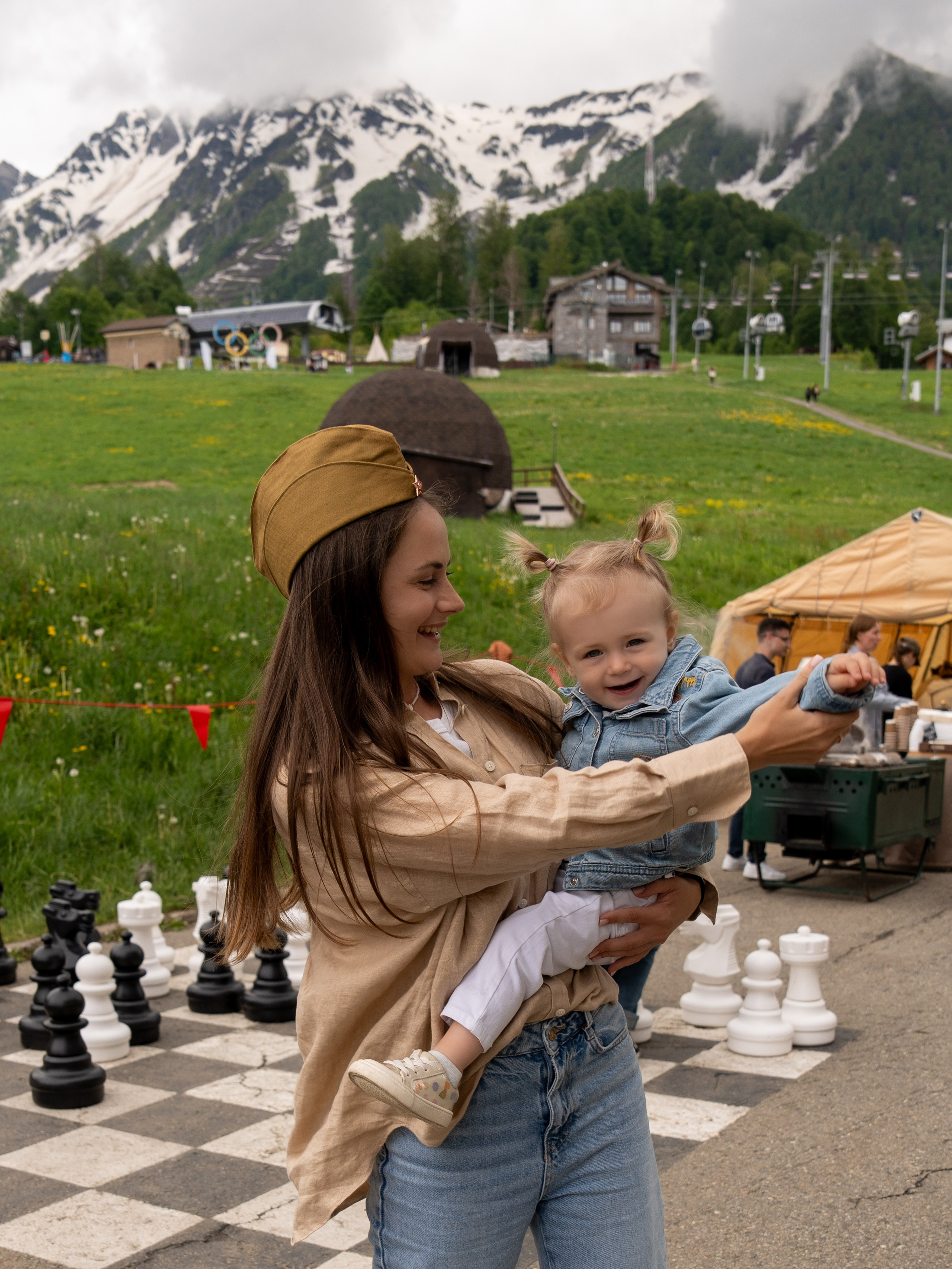 Шествие бессмертного полка 9 мая 2024 Rosa Springs. Репортажный фотограф в Красной Поляне и Сочи Павлюченко Екатерина