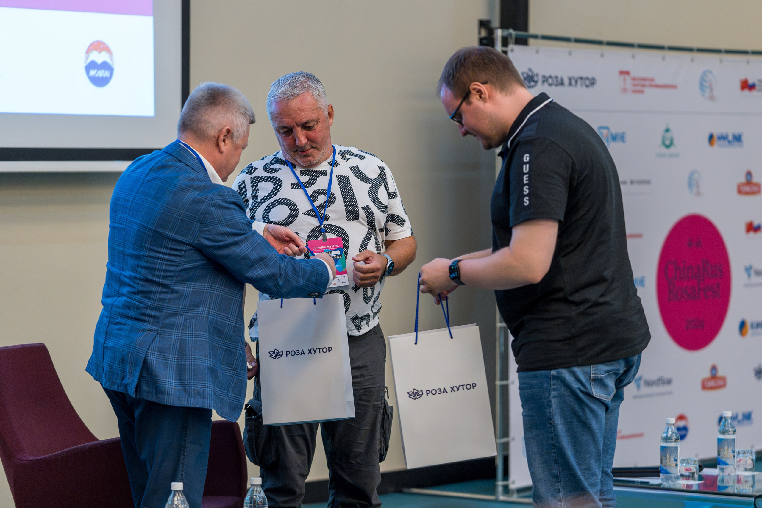 ChinaRosaFest 2024. Репортажный фотограф в Красной Поляне и Сочи Павлюченко Екатерина