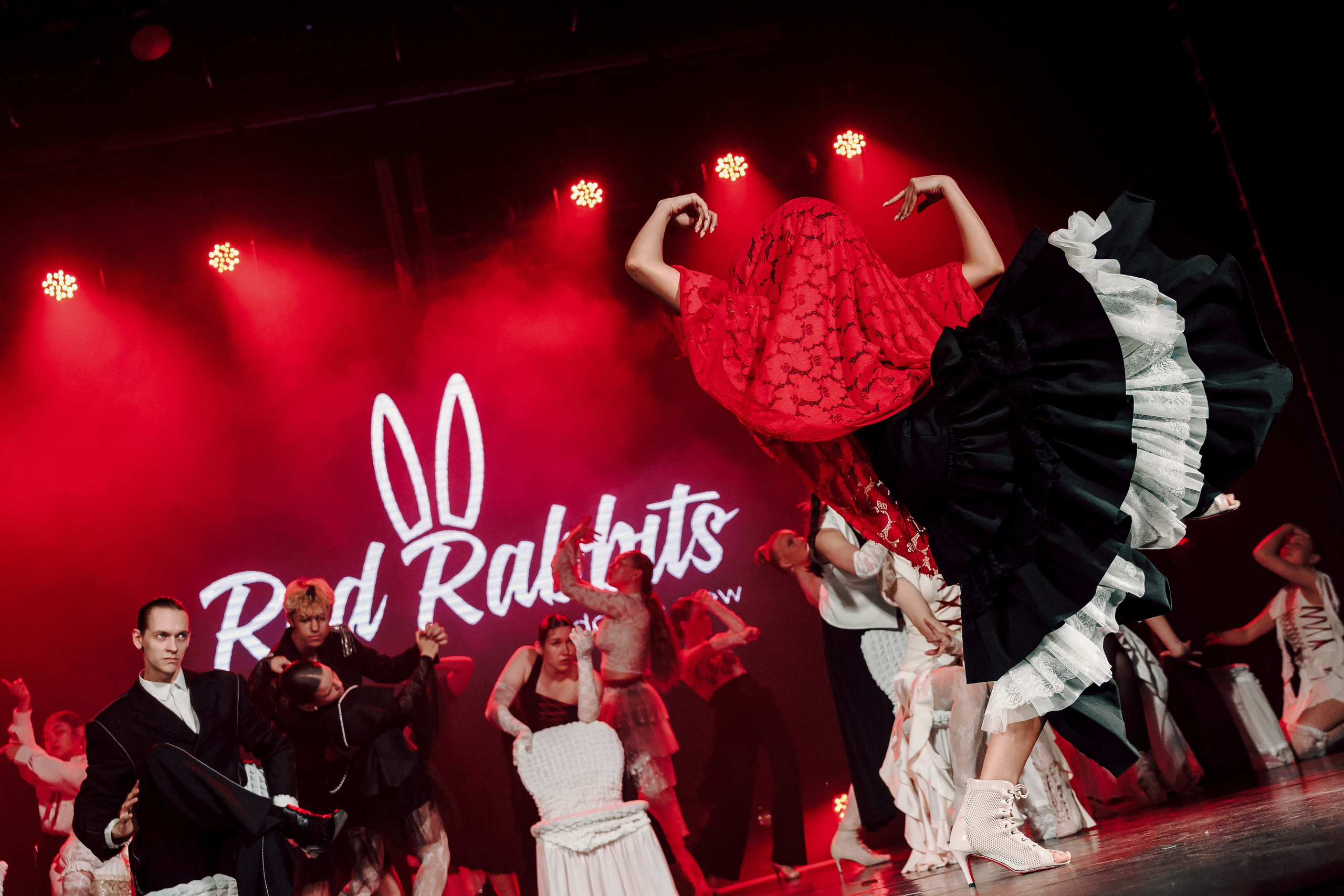 Отчётный концерт танцевальной школы «Red Rabbits» 2025. Лёшка Варзегов — фотограф