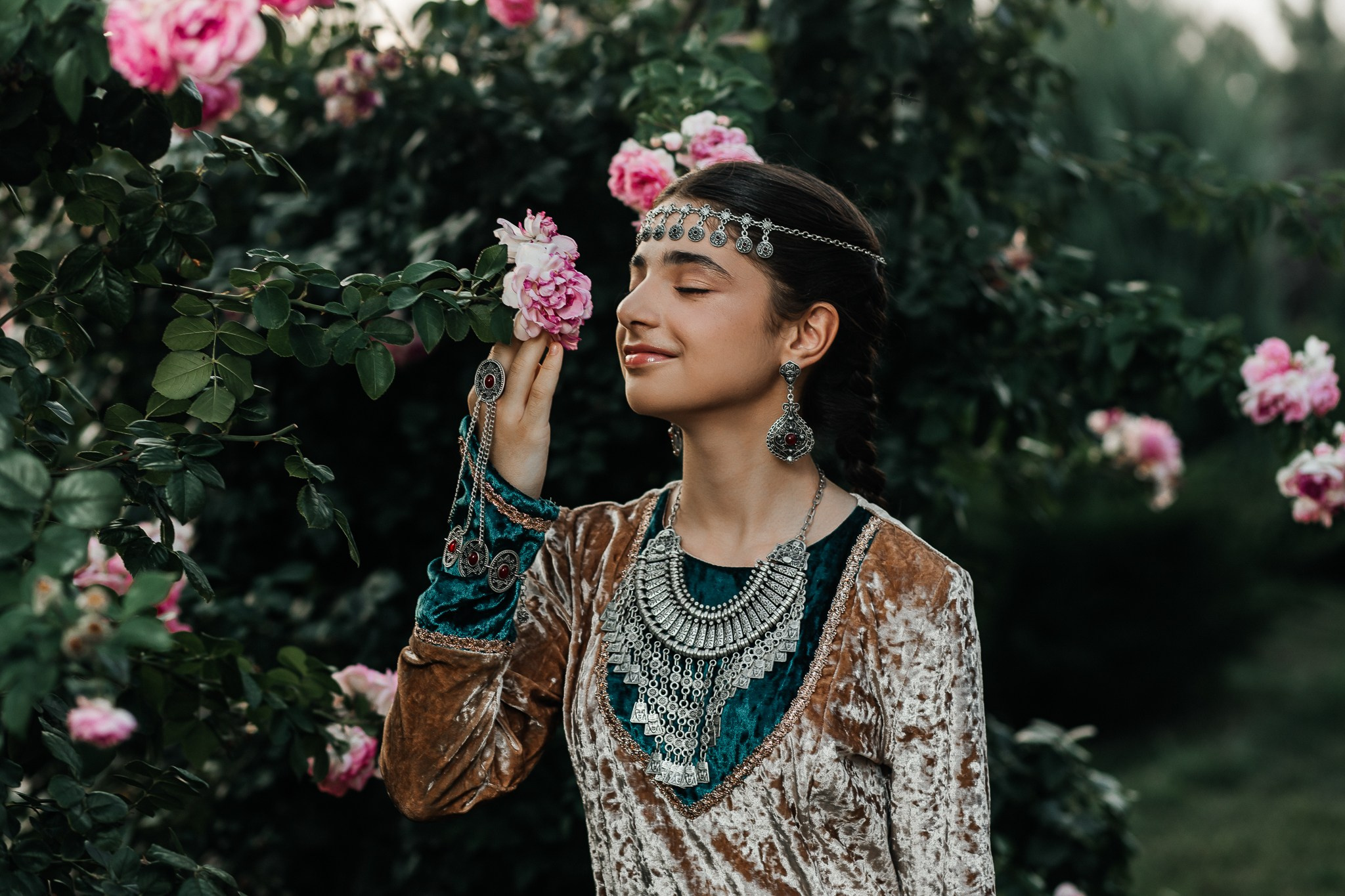 Современный взгляд на армянский костюм. Семейный и свадебный фотограф Ростове-на-Дону