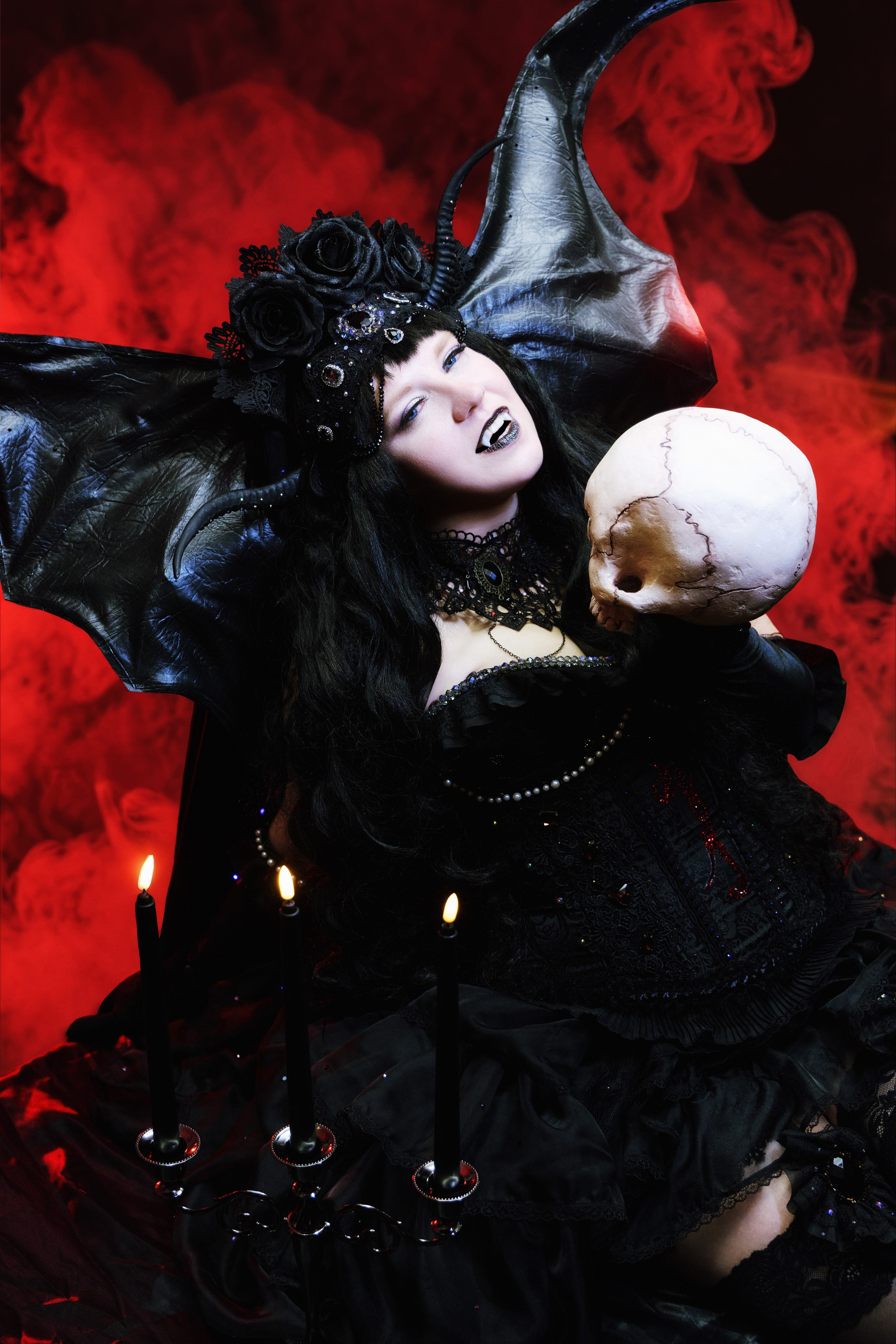 Ночная косплей фотосессия с жёстким светом и цветным дымом в Находке