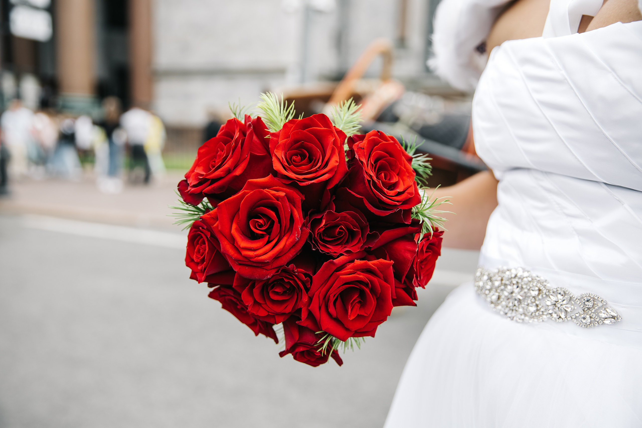 Букет невесты миллион алых роз