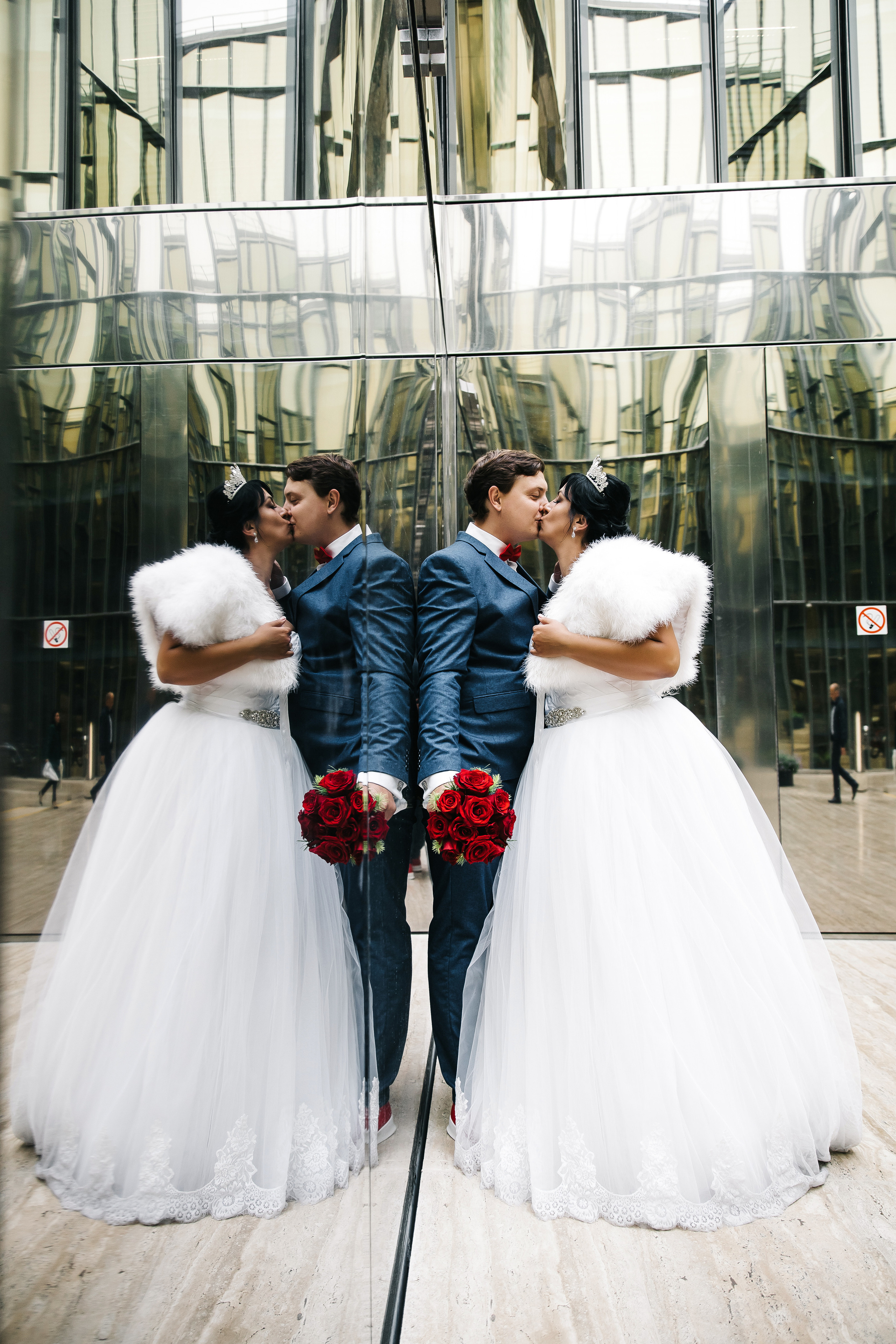 Отражение жениха и невесты