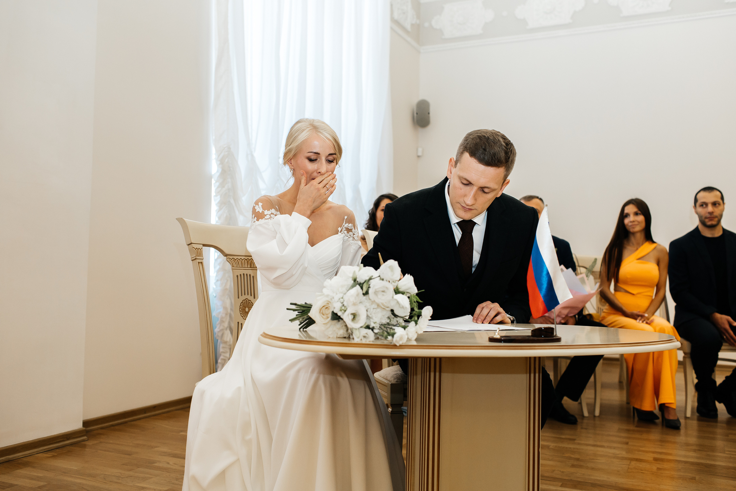 Невеста заплакала во время регистрации