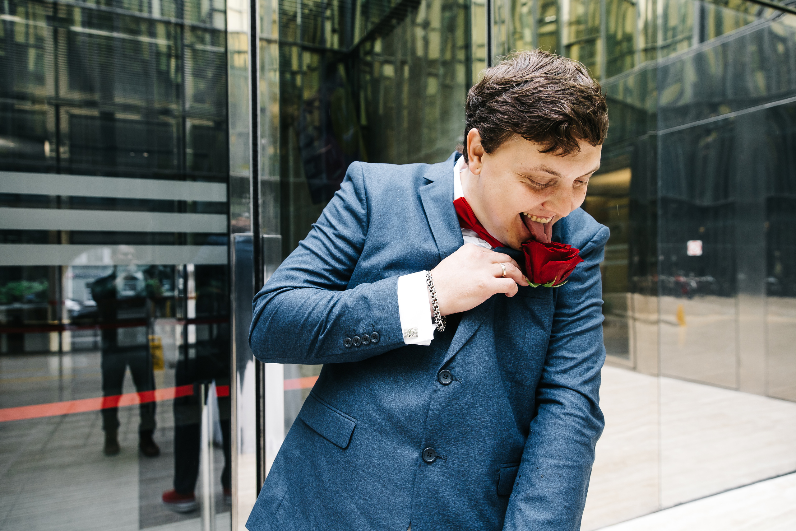 Жених съел цветок