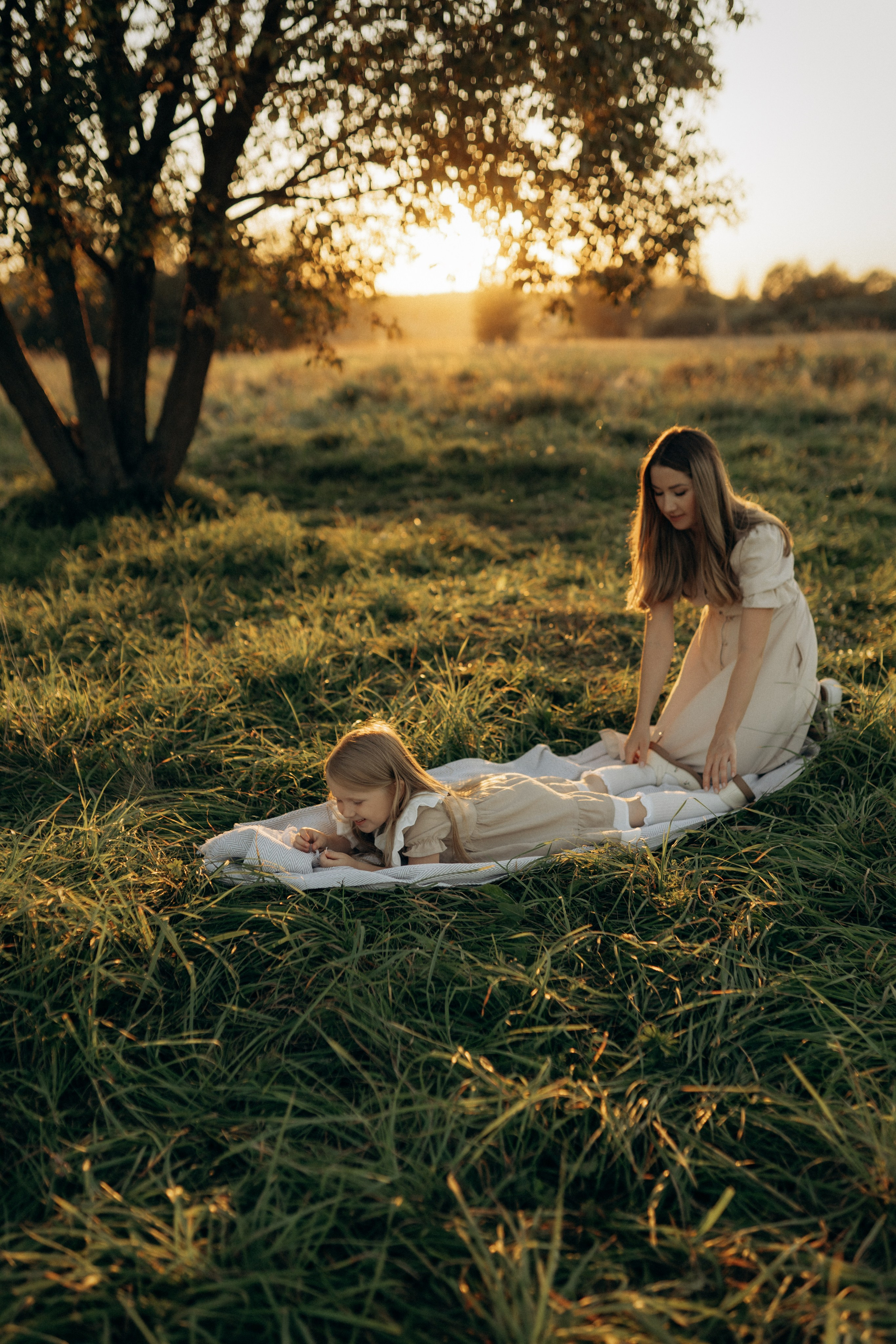 Летний вечер в поле. Семейный lifestyle фотограф в Москве Рената Рафикова