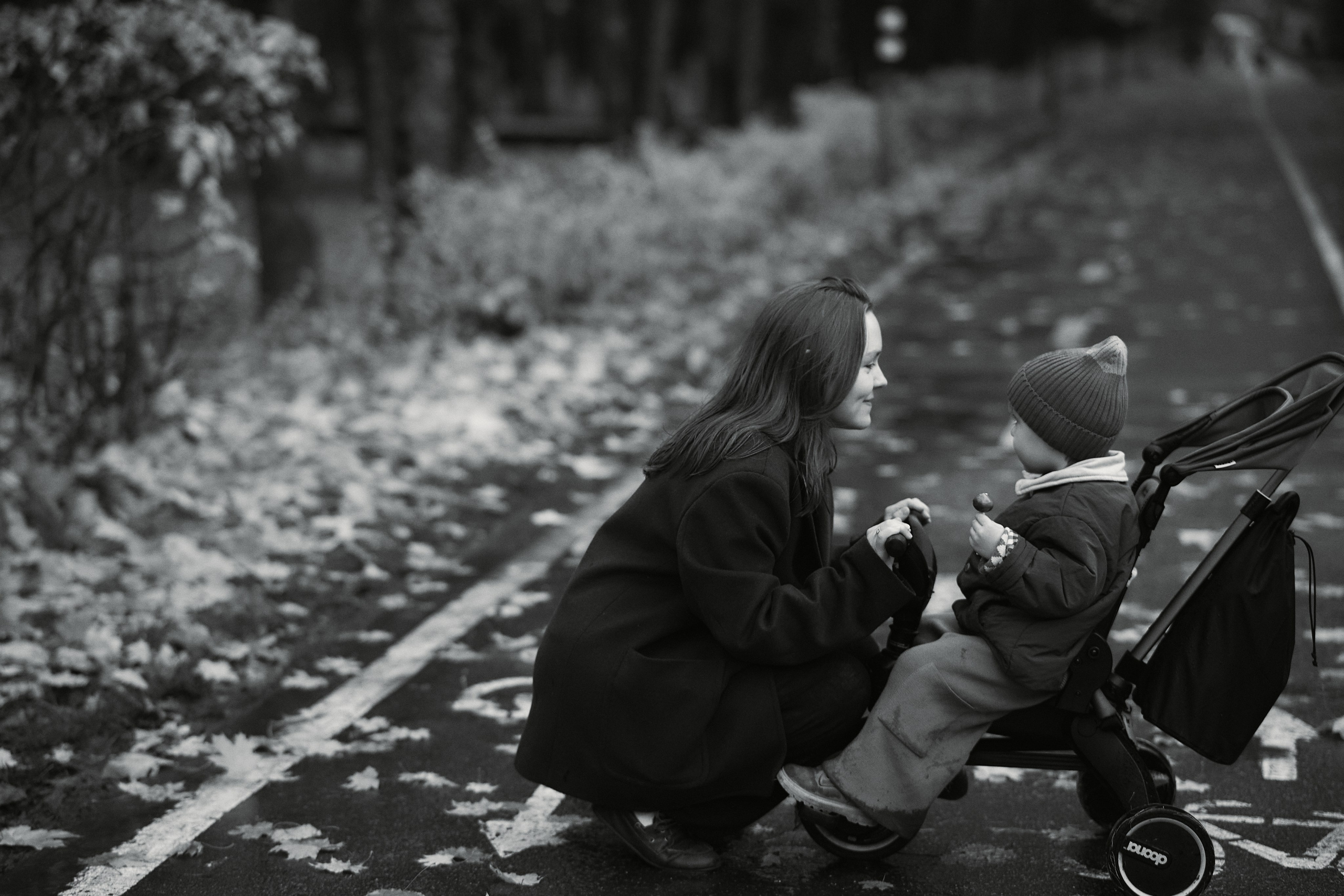 Света и Илюша под дождём. Семейный и свадебный lifestyle-фотограф в Москве Мария Петрова