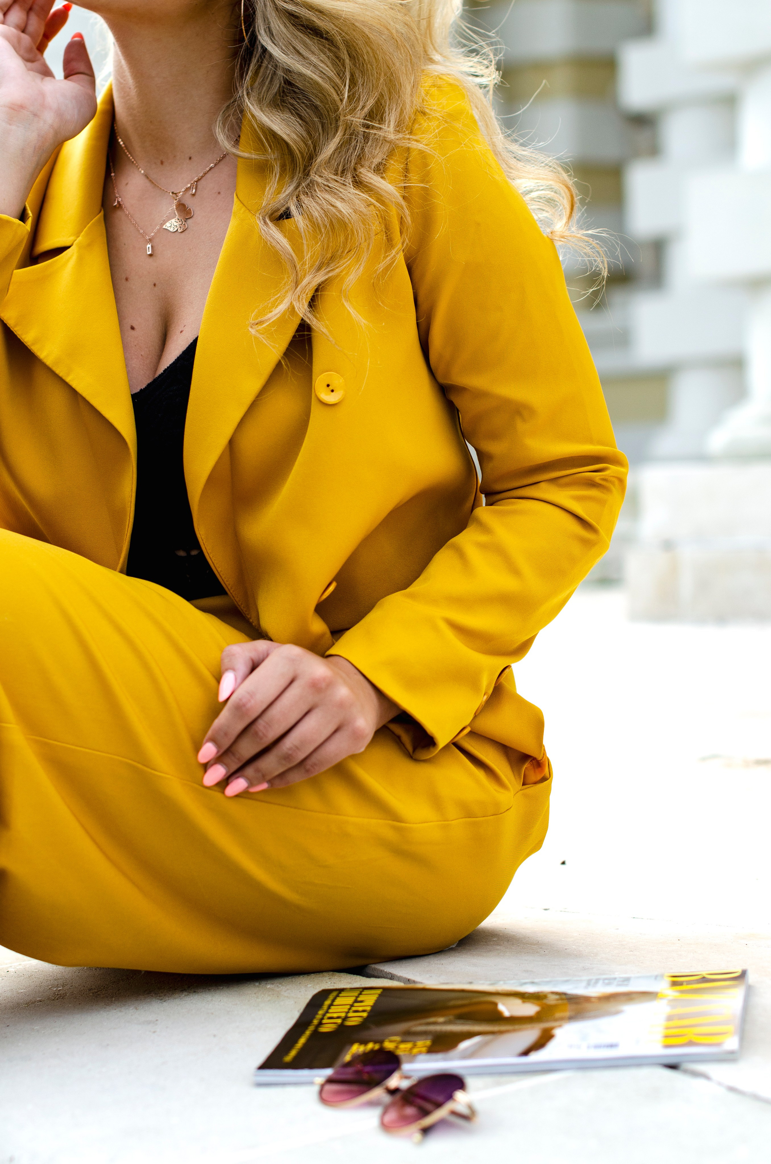 Park, woman in yellow, nature. Family, portrait, content photo in Costa Rica Evgeniya Besprozvannykh