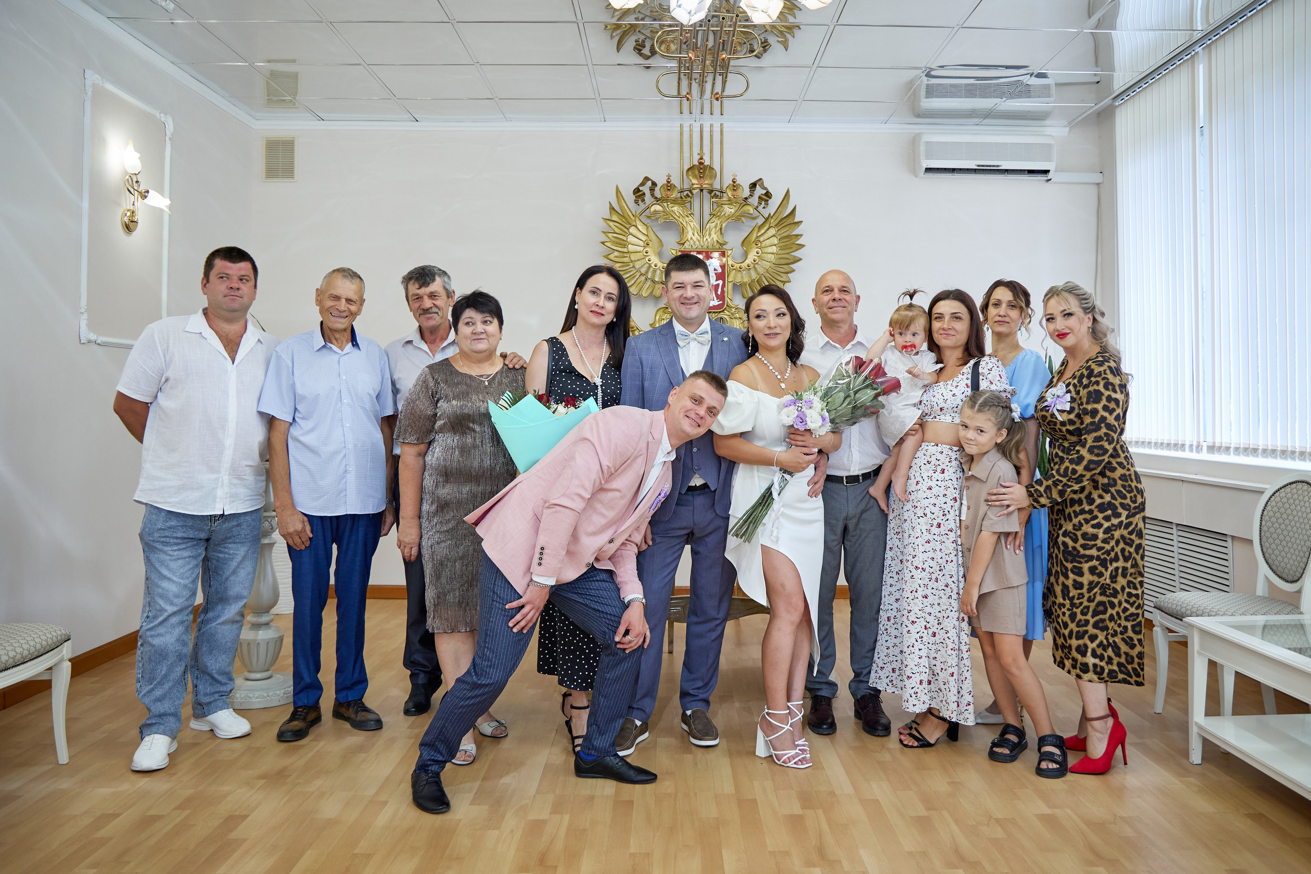 Фотосъемка в ЗАГСе, прогулка молодых, банкет