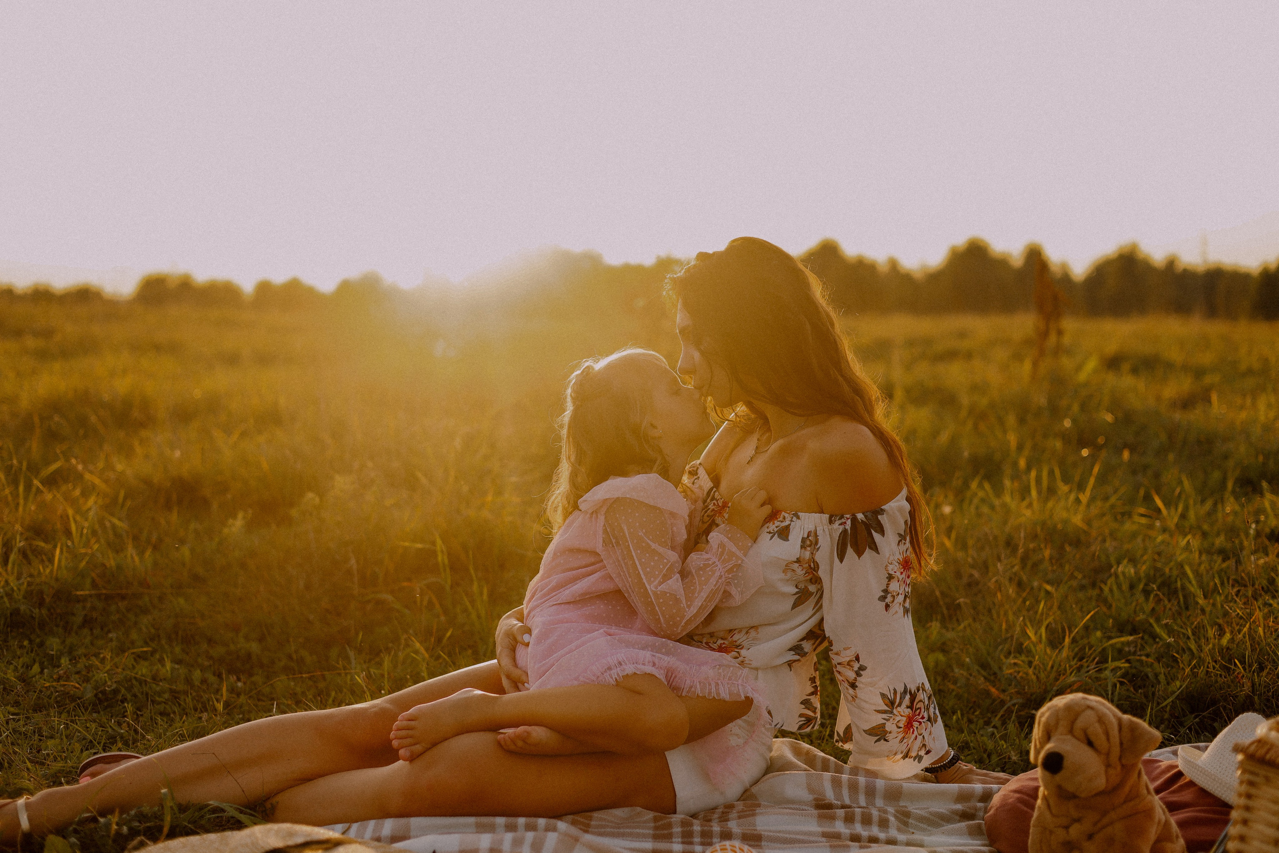 Мама с дочкой. Фотосессия на природе