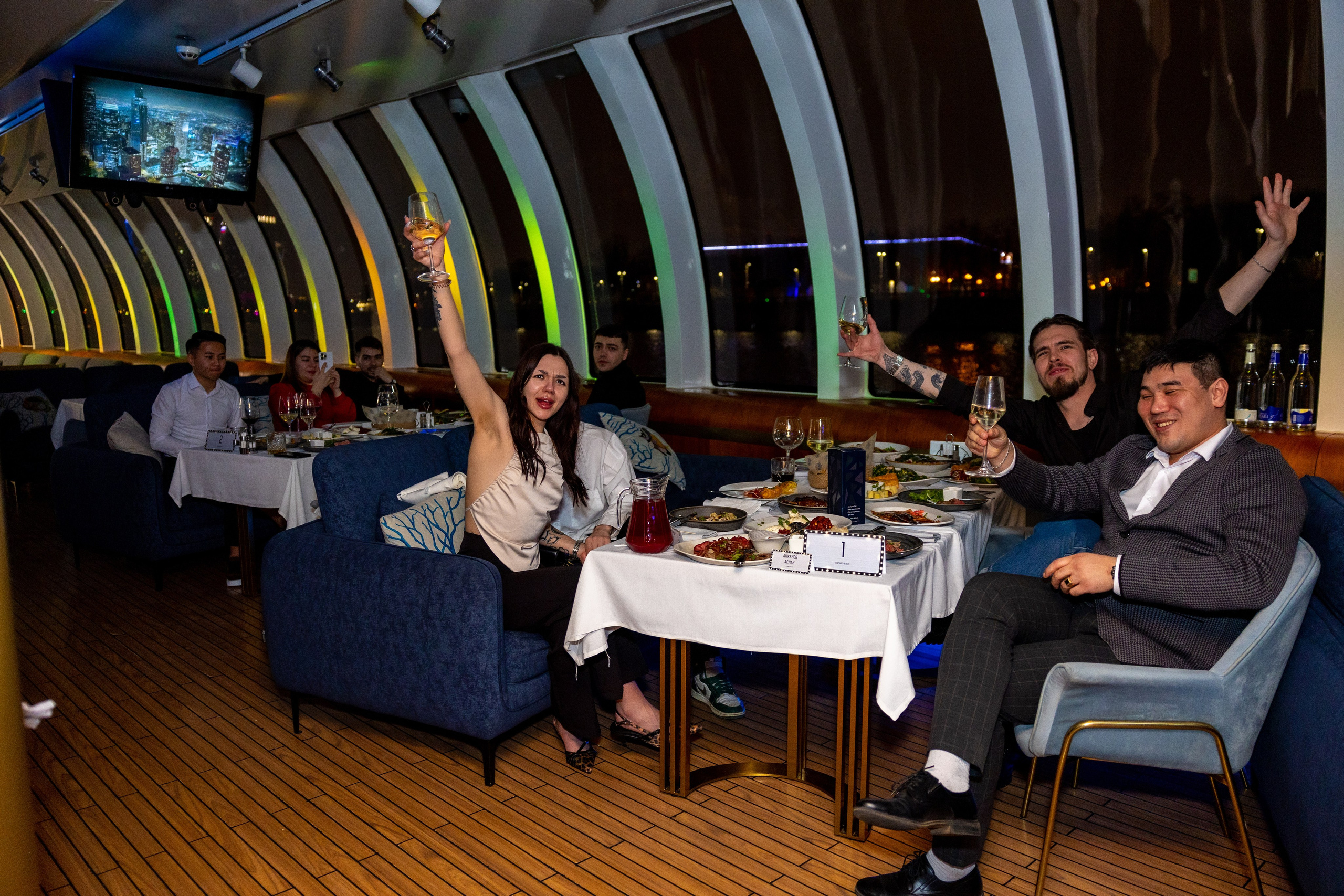 Корпоратив на теплоходе. Дарья Бухреева — фотограф, видеограф и фототерапевт. Москва и мир