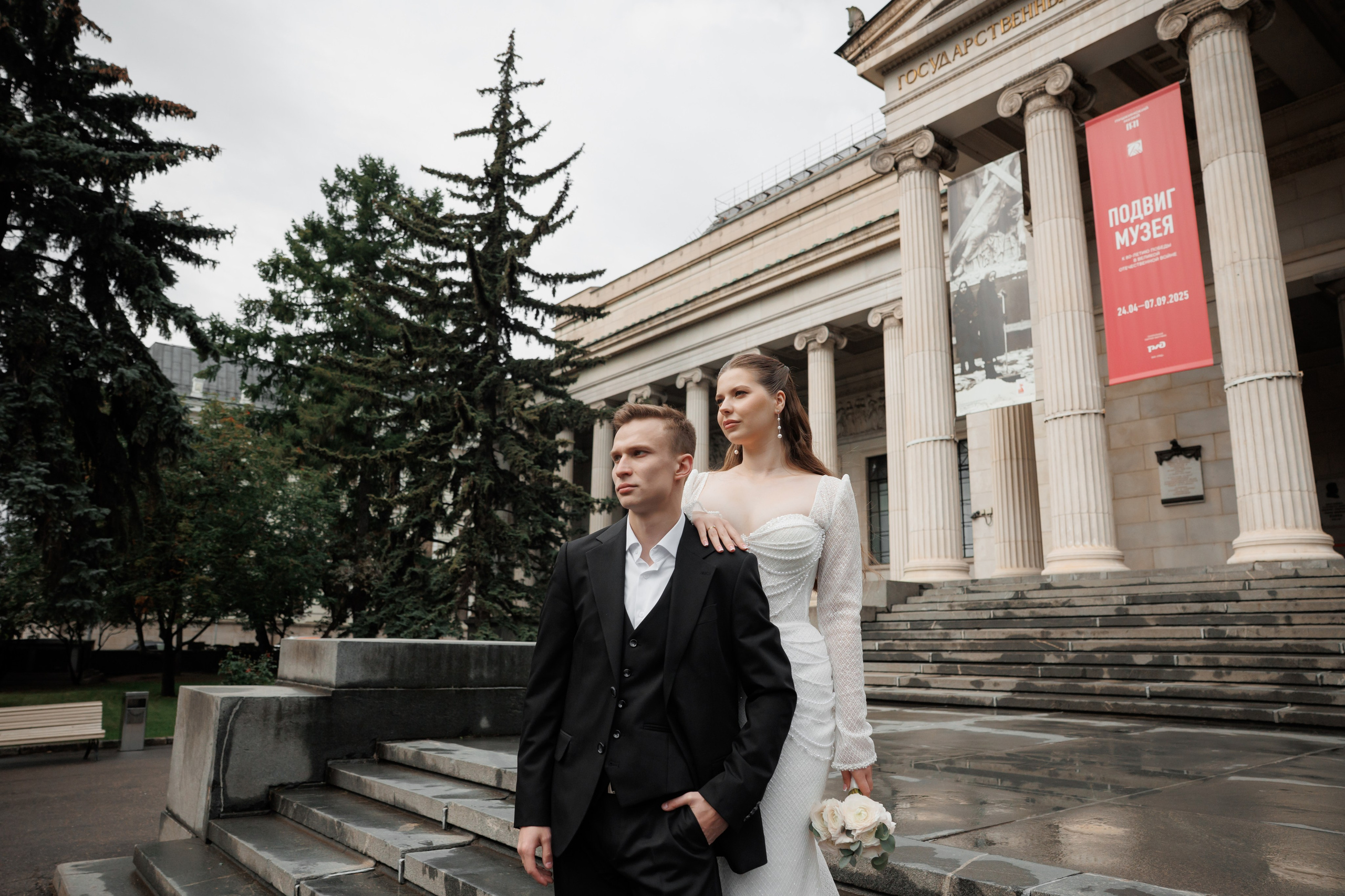 Фотосессия у Пушкинского музей. Свадебный и репортажный фотограф (Москва, Королев и другие)