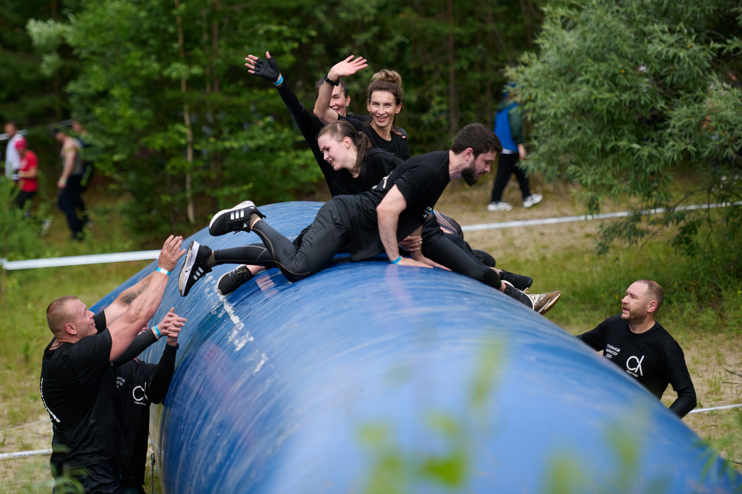 Фоторепортаж с забега Стальной характер в Сургуте, 5 июля 2025. Репортажный и семейный фотограф — Шелихов Сергей