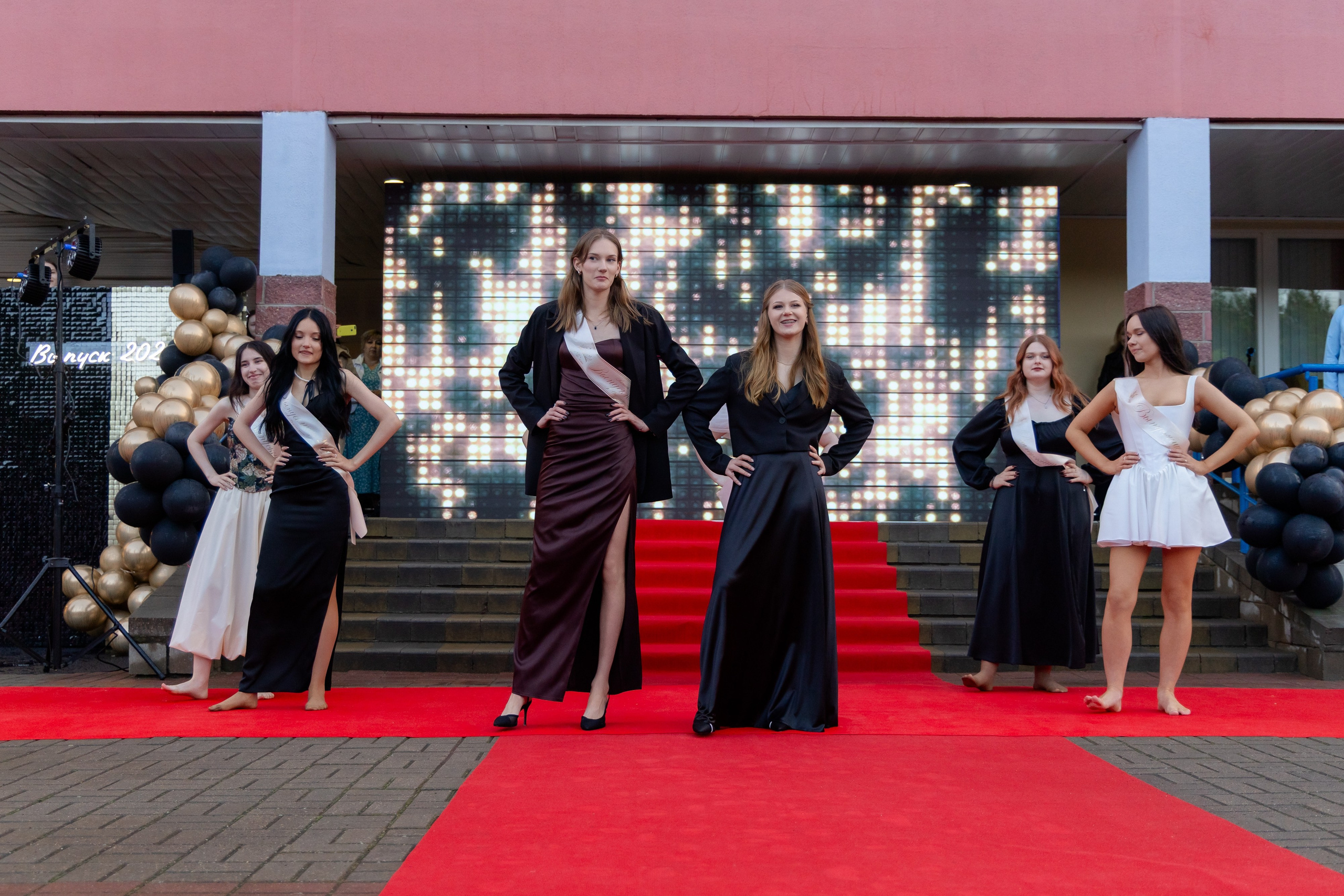 Школьный выпускной 2025 год в Минске, Беларуси. Свадебный фотограф в Минске/Беларуси Сергей Спиридонов