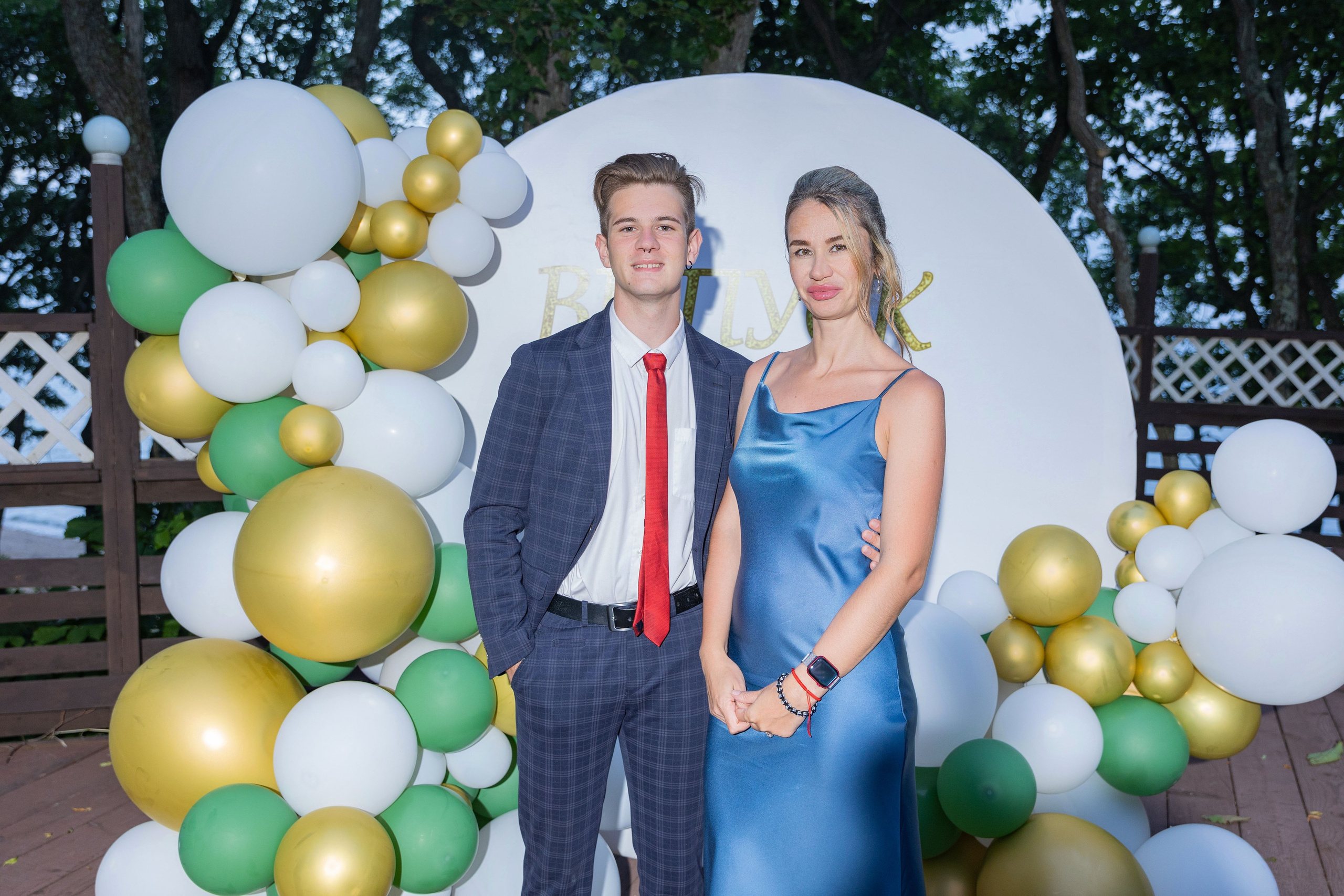 Выпускной вечер на базе отдыха Жемчужина. Выпускные альбомы во Владивостоке