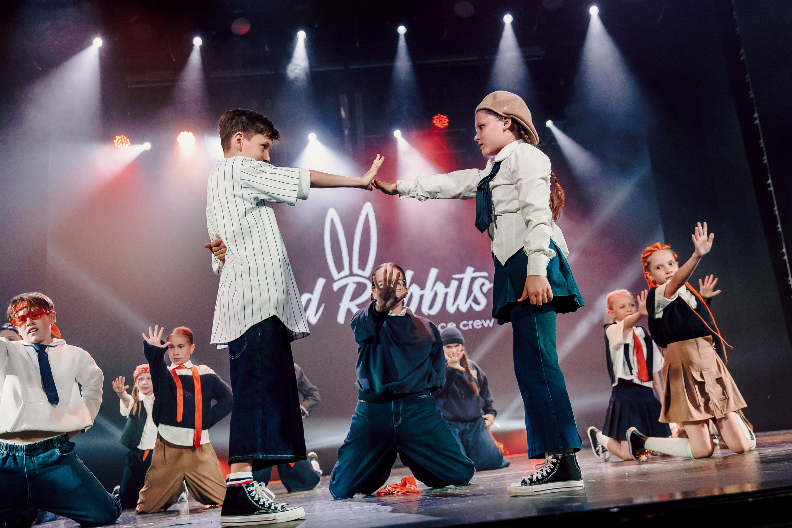 Отчётный концерт танцевальной школы «Red Rabbits» 2025. Лёшка Варзегов — фотограф