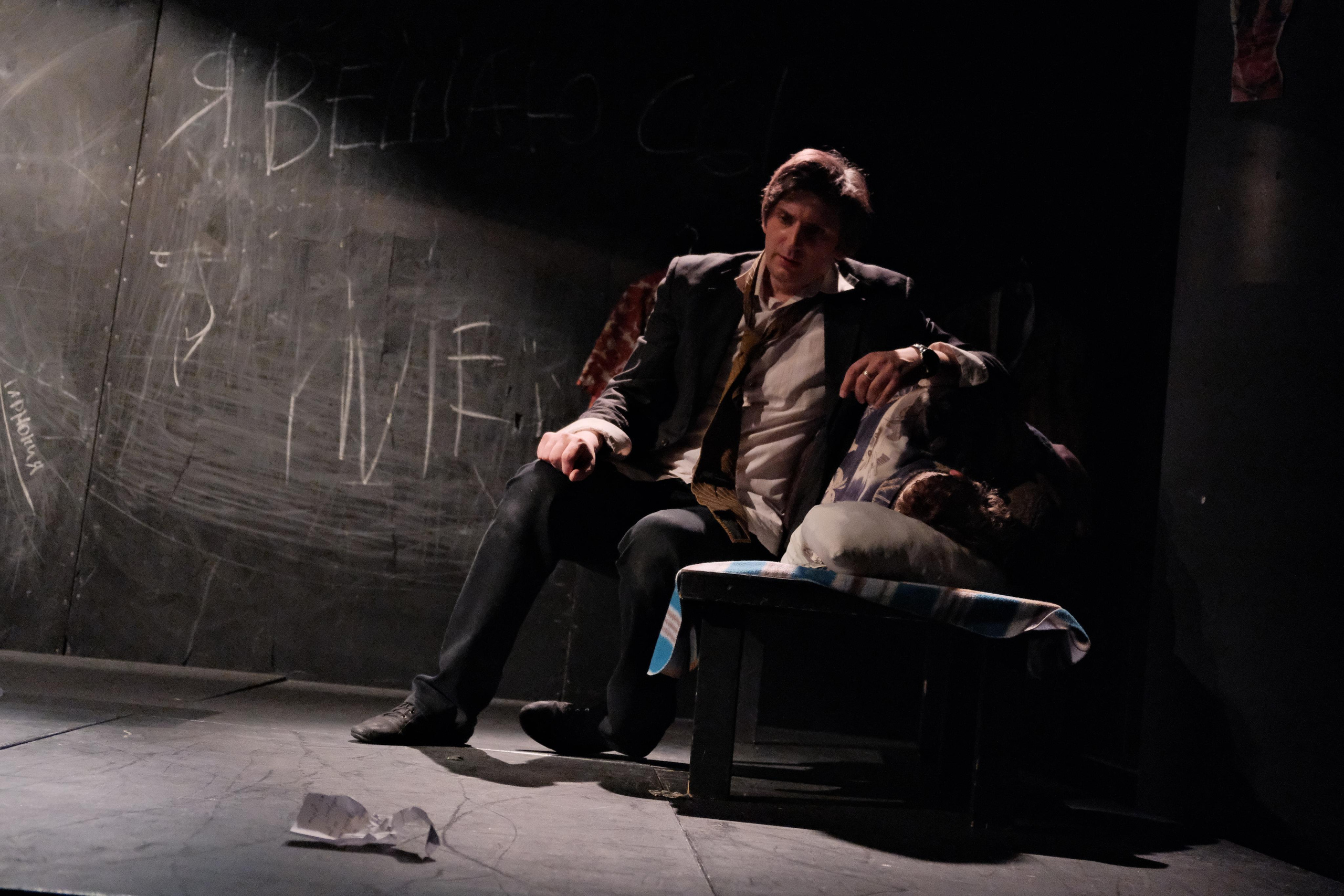 «ЭМИГРАНТЫ». МТЦ «Вишнеый сад». Москва, улицы, театр и артисты, друзья и мир фото Владимир Кашицин