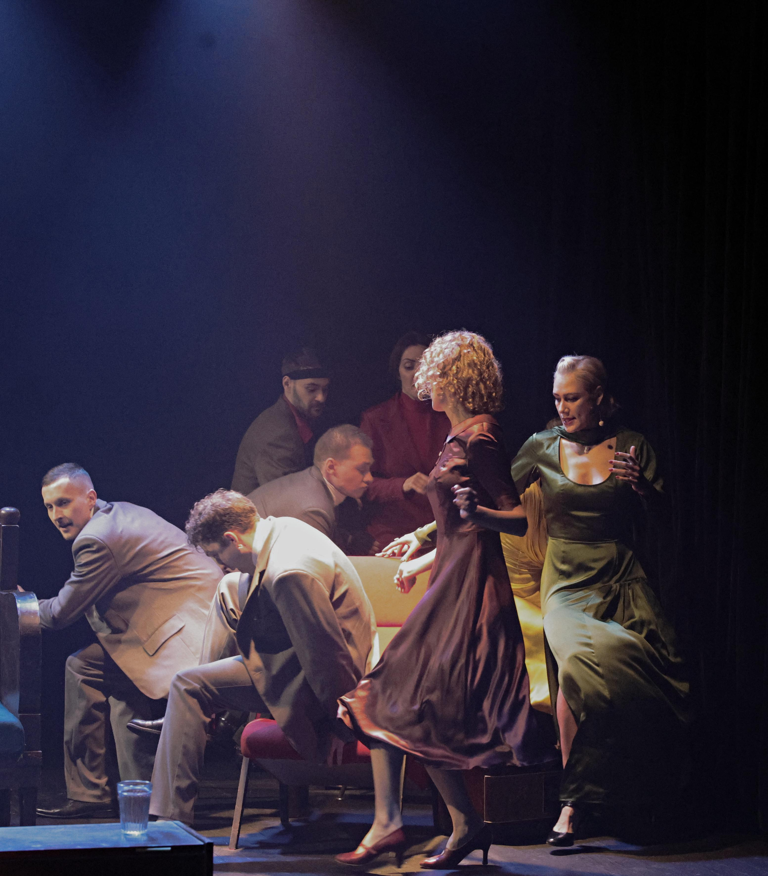 «УТИНАЯ ОХОТА». Театр на Таганке. Москва, улицы, театр и артисты, друзья и мир фото Владимир Кашицин